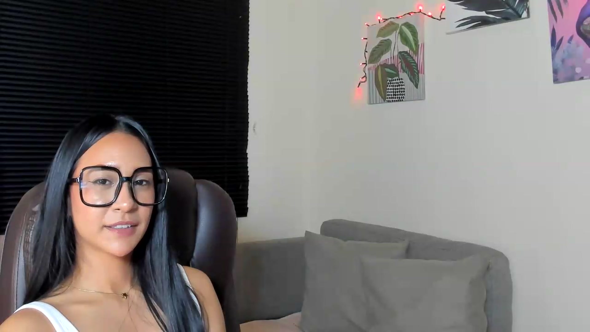 Gallery image thumbnail from Olivialoft's myfreecams stream on, 07/19/2026, 08:44 image 4 of 20