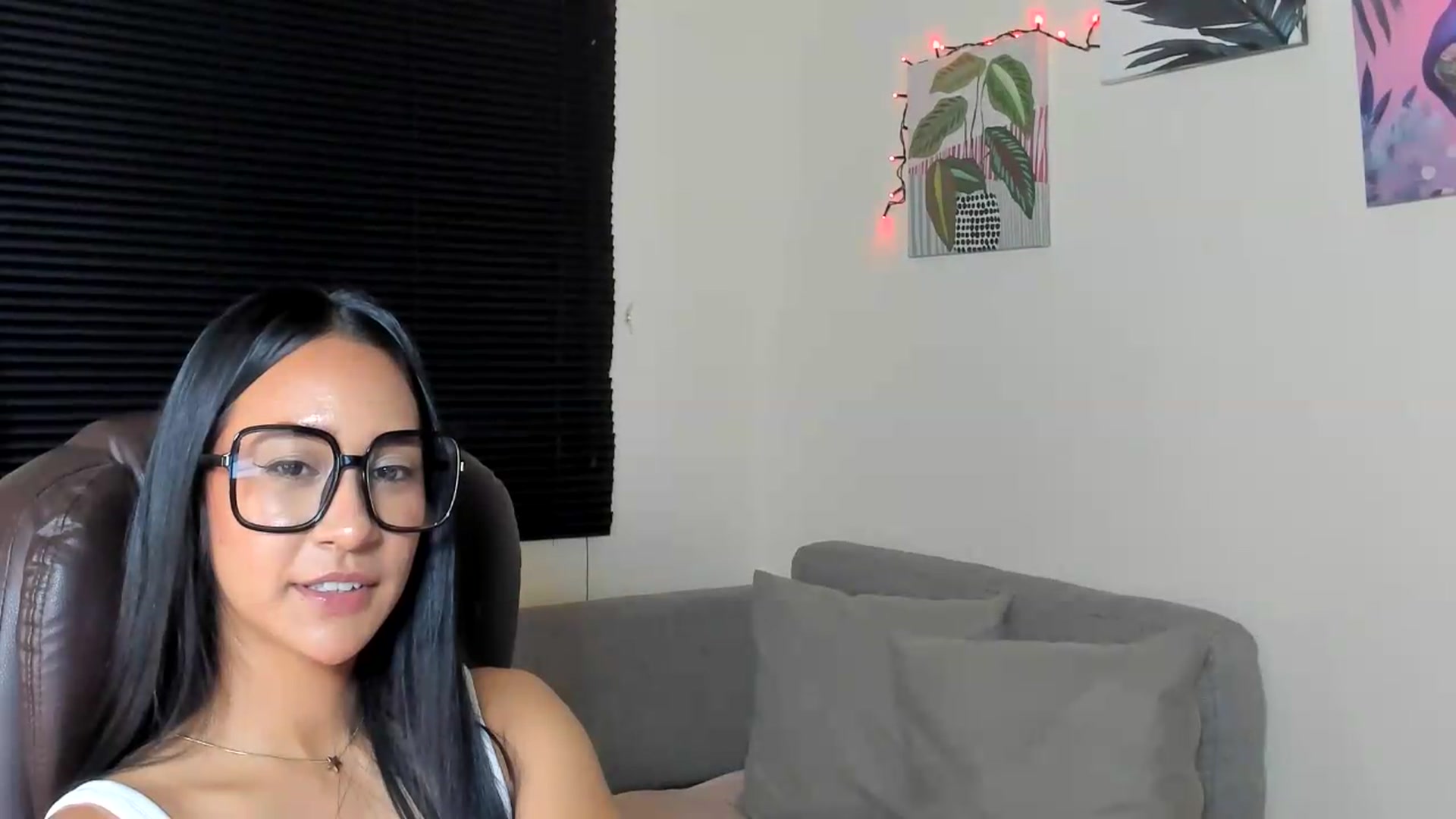 Gallery image thumbnail from Olivialoft's myfreecams stream on, 07/19/2026, 08:44 image 5 of 20