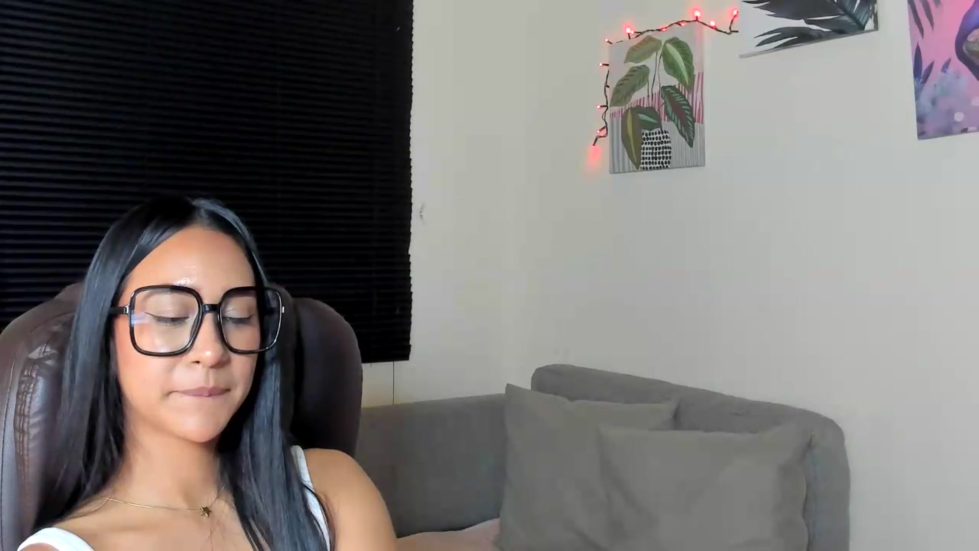 Gallery image thumbnail from Olivialoft's myfreecams stream on, 07/19/2026, 08:44 image 8 of 20