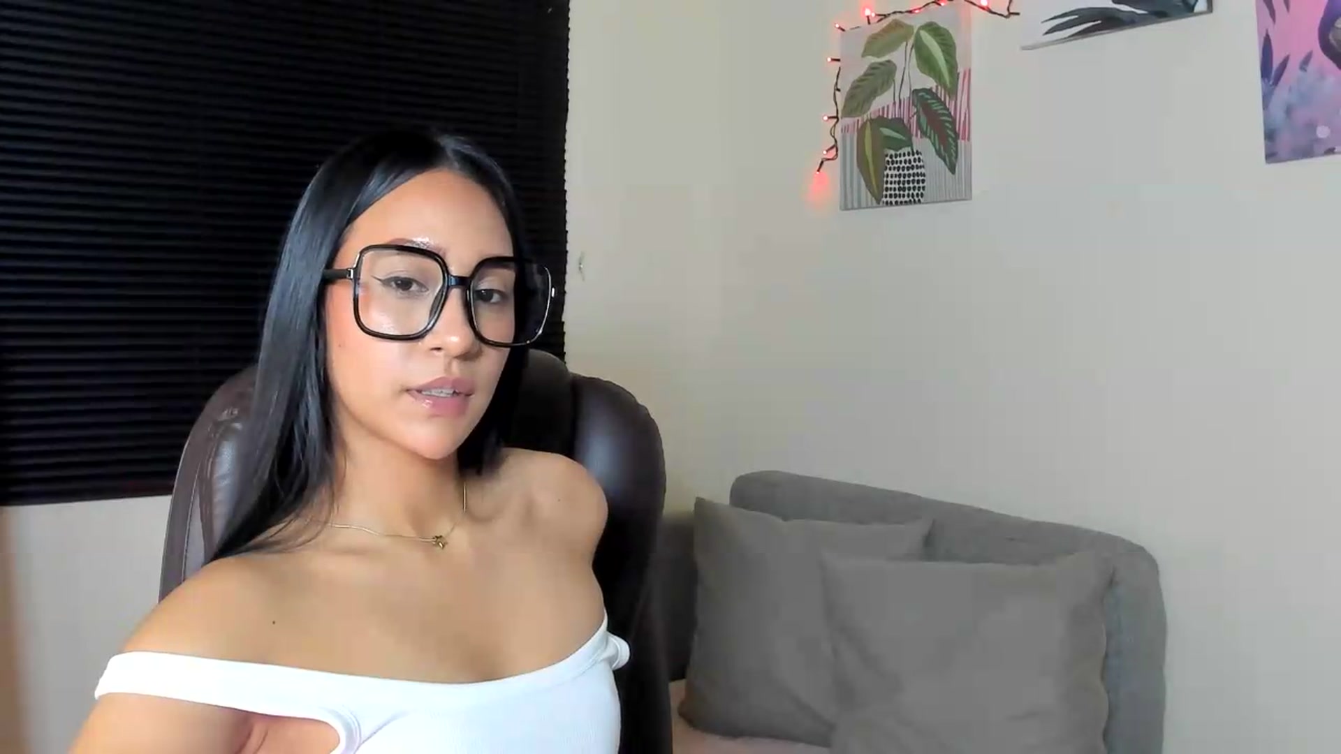 Gallery image thumbnail from Olivialoft's myfreecams stream on, 07/19/2026, 08:44 image 19 of 20