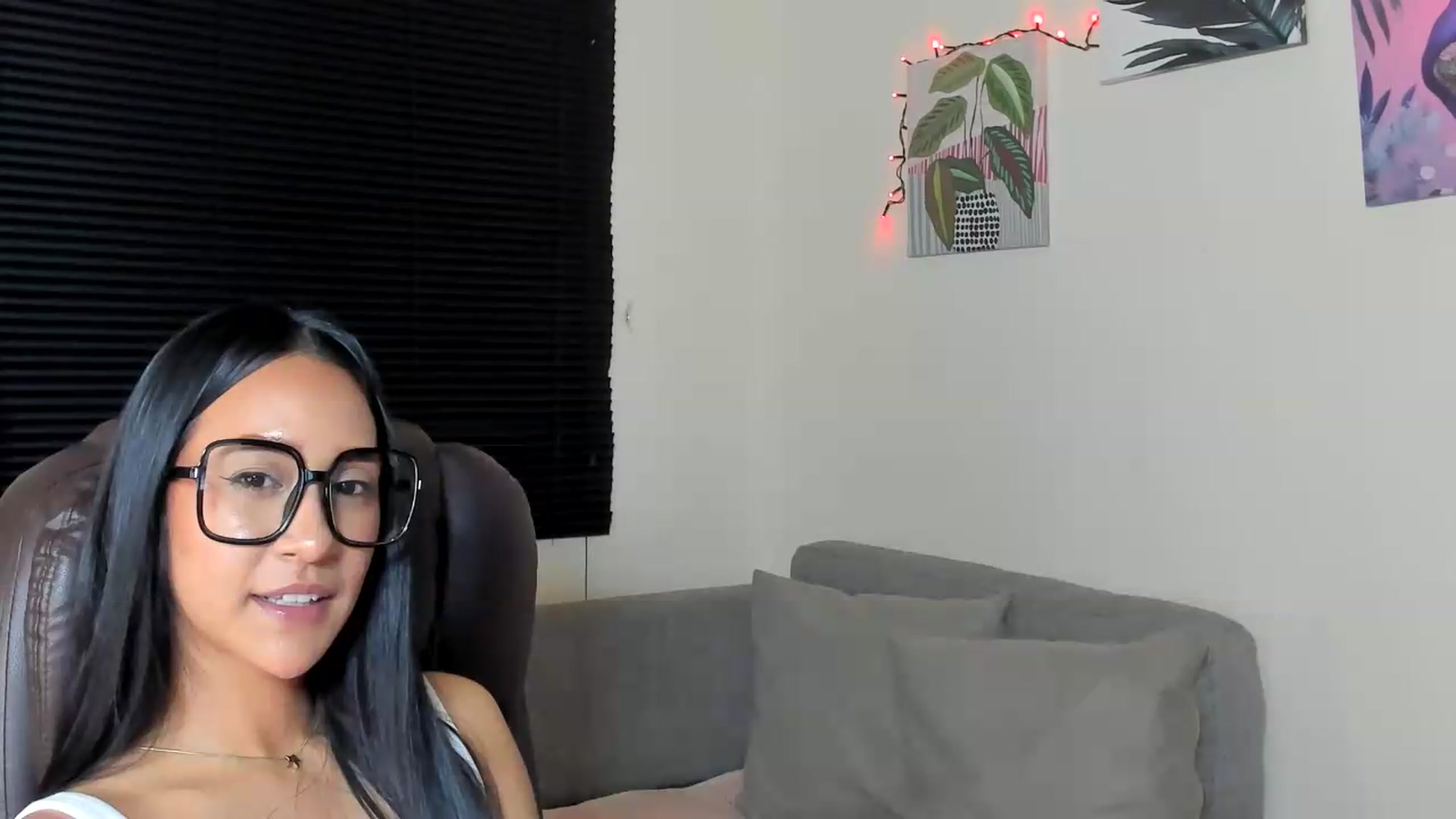 Gallery image thumbnail from Olivialoft's myfreecams stream on, 07/19/2026, 08:44 image 12 of 20