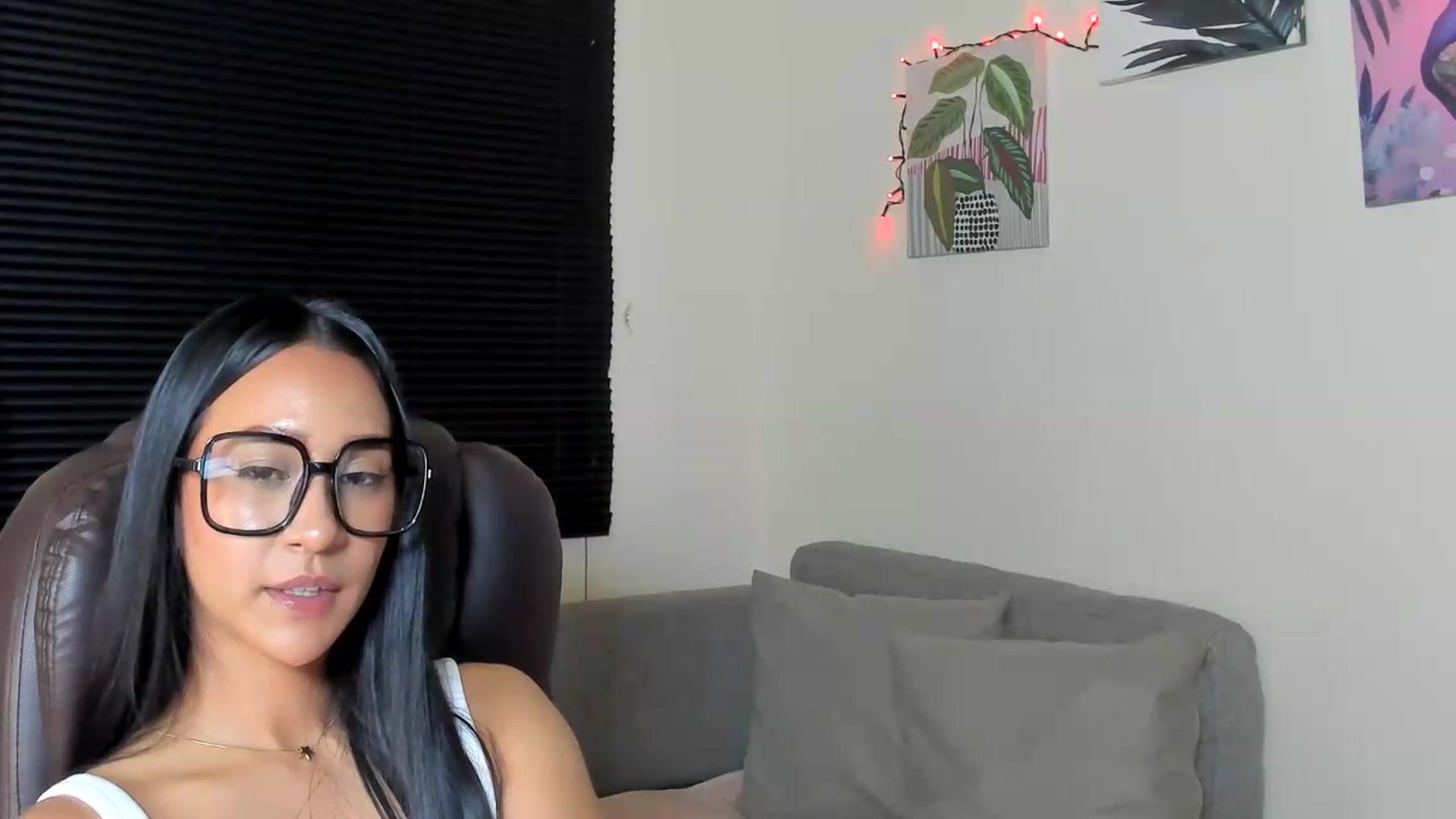 Gallery image thumbnail from Olivialoft's myfreecams stream on, 07/19/2026, 08:44 image 6 of 20