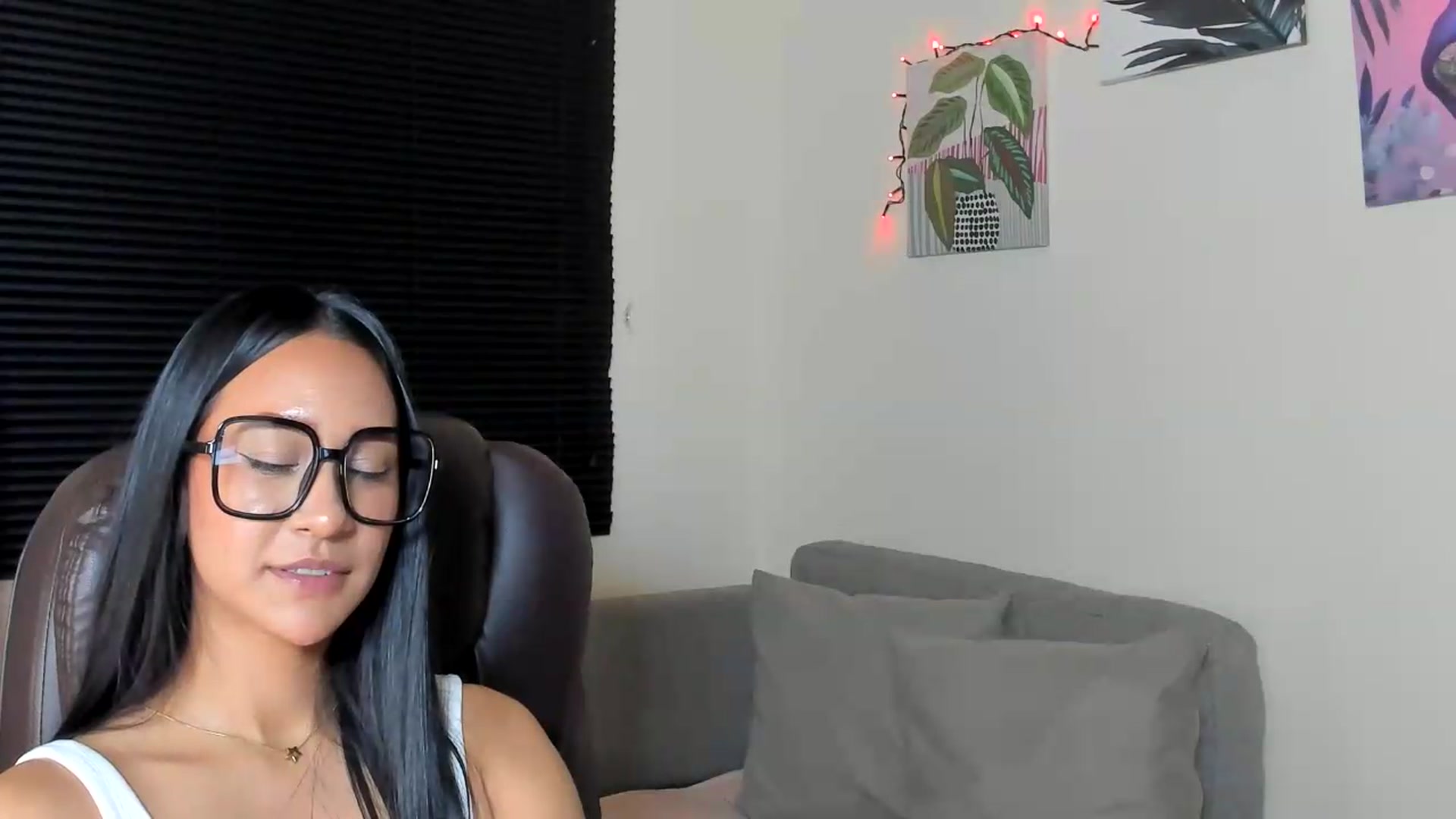 Gallery image thumbnail from Olivialoft's myfreecams stream on, 07/19/2026, 08:44 image 3 of 20