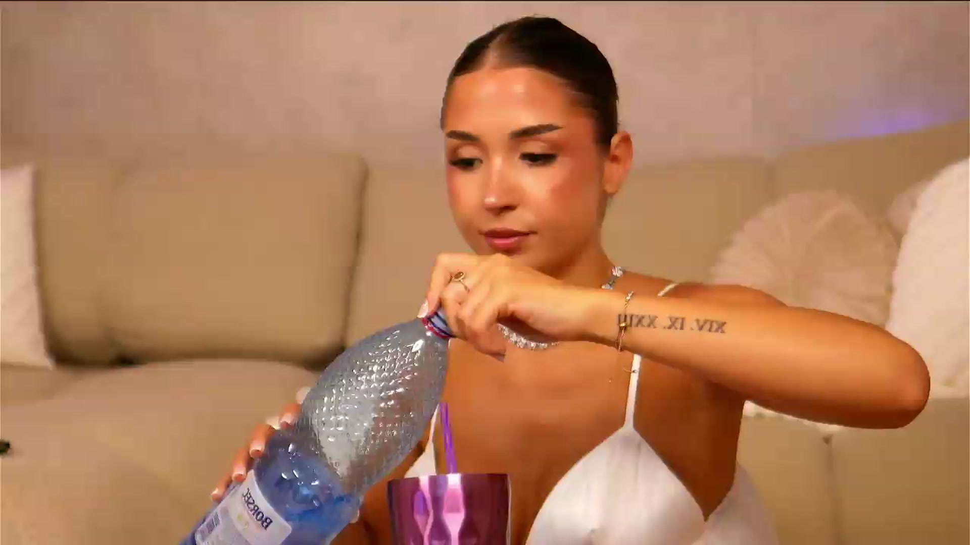 Gallery image thumbnail from OliviasWays's myfreecams stream on, 07/18/2026, 02:18 image 2 of 20