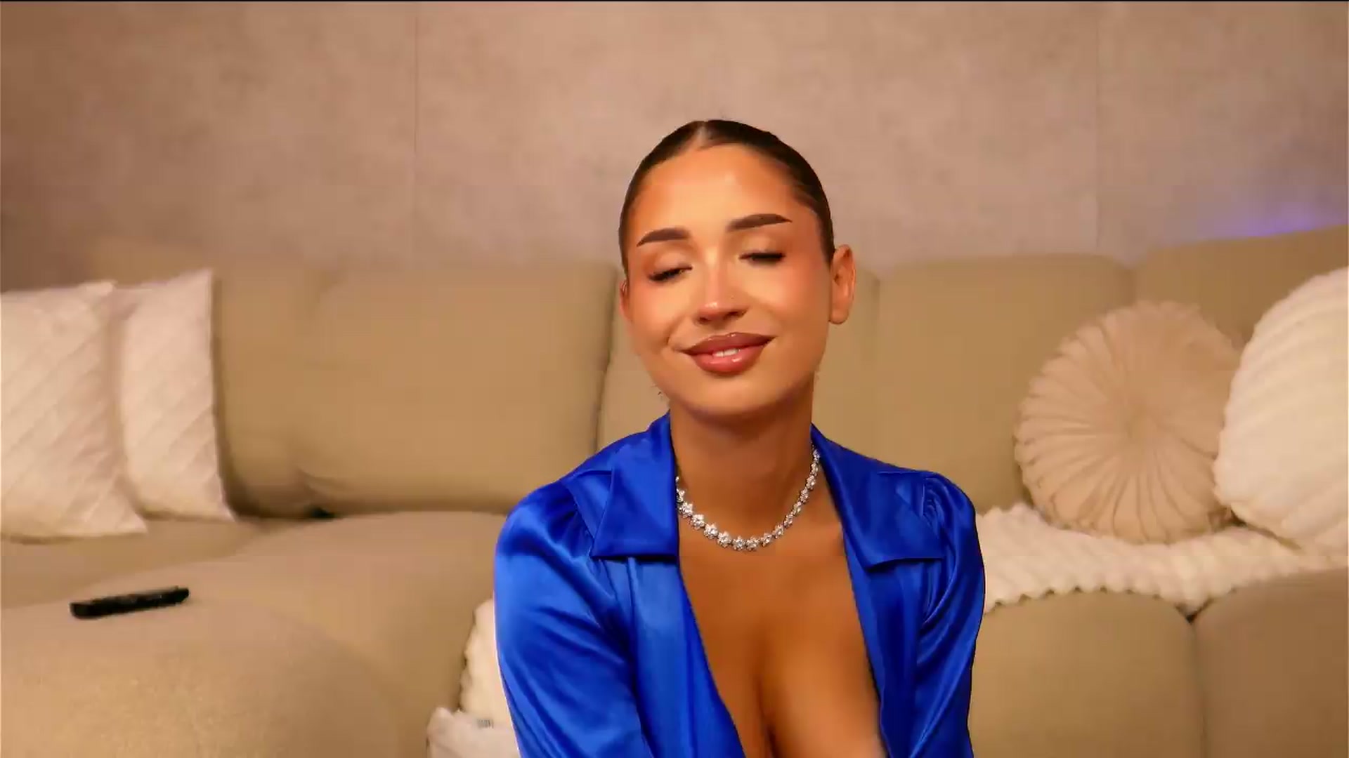 Gallery image thumbnail from OliviasWays's myfreecams stream on, 07/21/2026, 01:47 image 17 of 20
