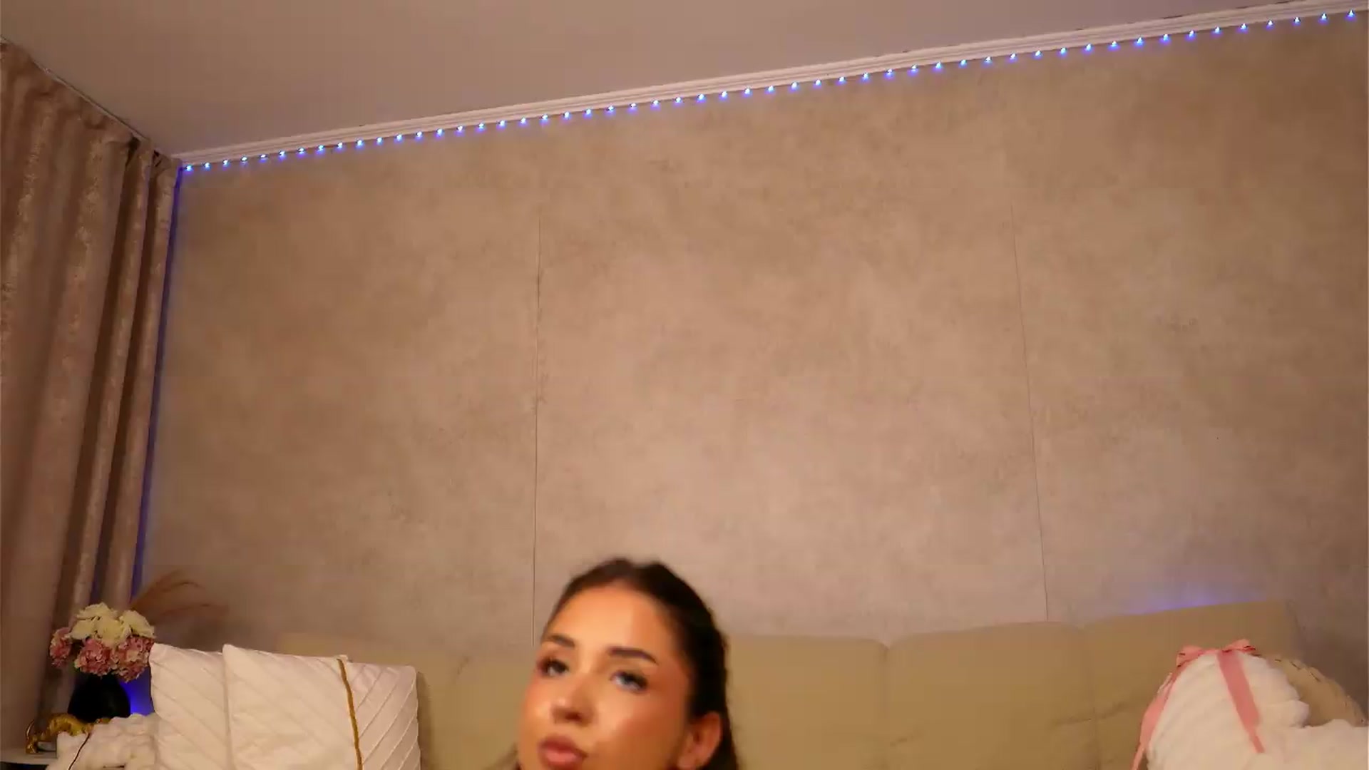 Gallery image thumbnail from OliviasWays's myfreecams stream on, 08/05/2026, 23:43 image 9 of 20