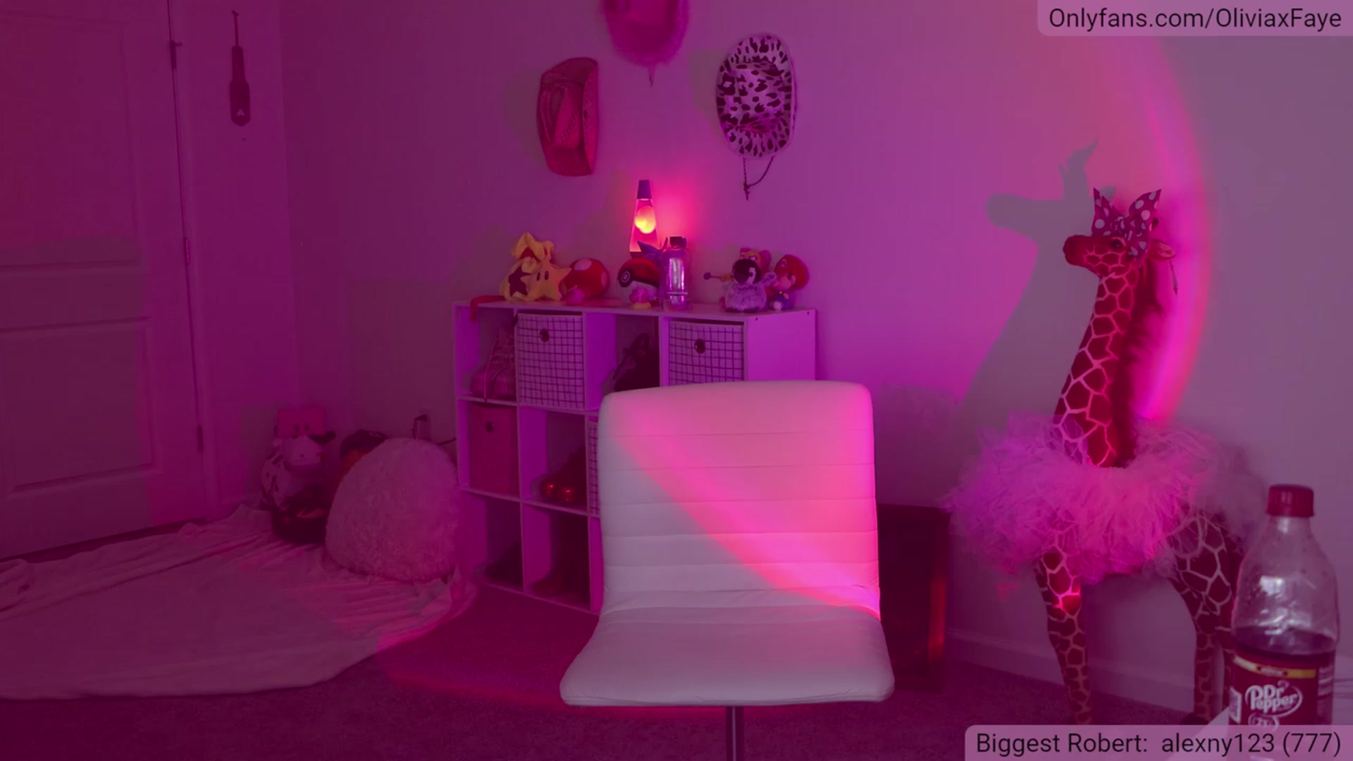 Gallery image thumbnail from OliviaxFaye's myfreecams stream on, 01/13/2023, 05:49 image 5 of 20