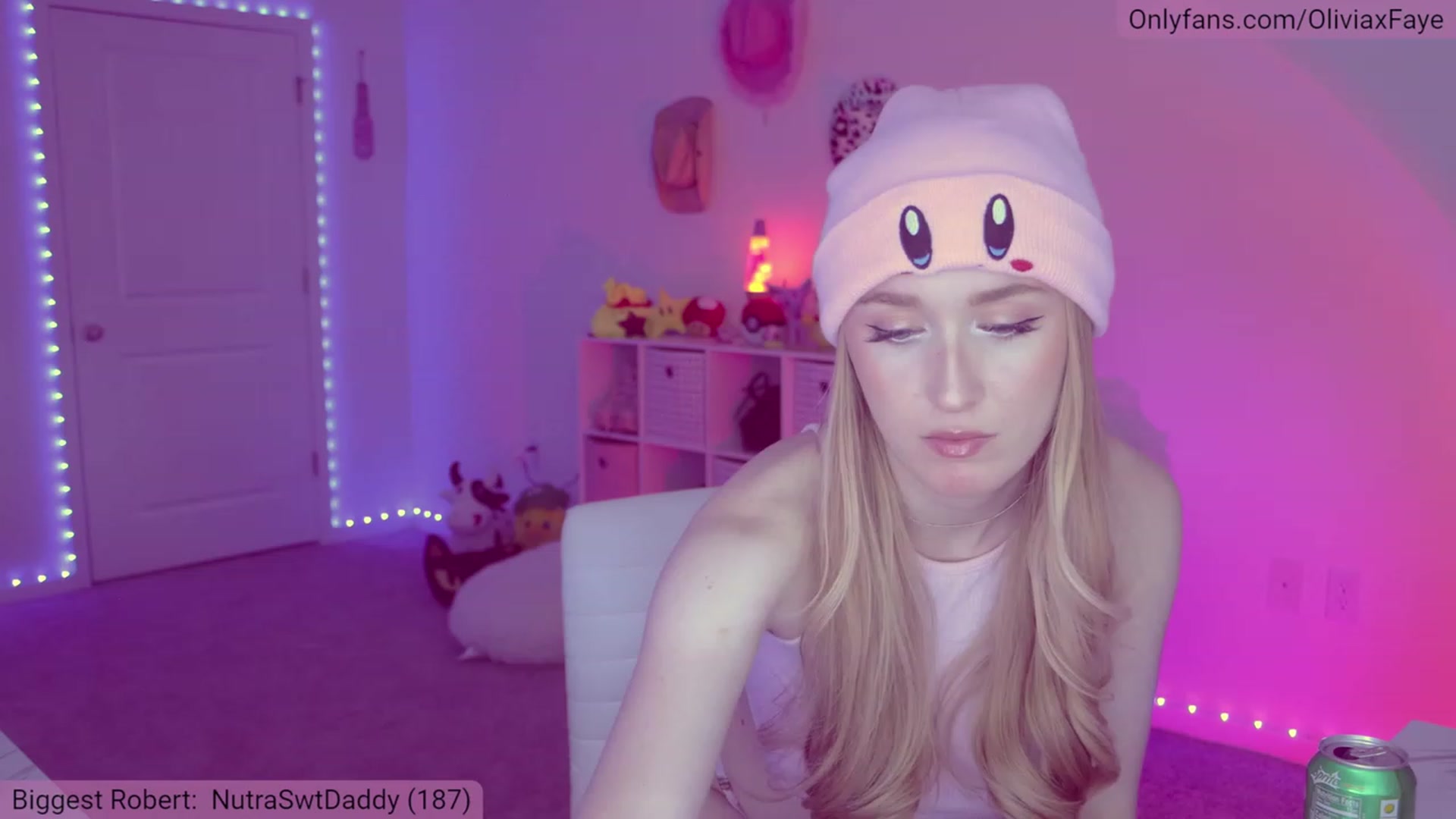 Gallery image thumbnail from OliviaxFaye's myfreecams stream on, 02/04/2023, 06:08 image 8 of 20