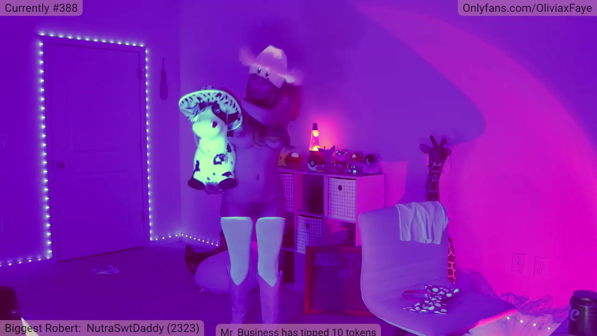 Gallery image thumbnail from OliviaxFaye's myfreecams stream on, 02/04/2023, 06:45 image 15 of 20