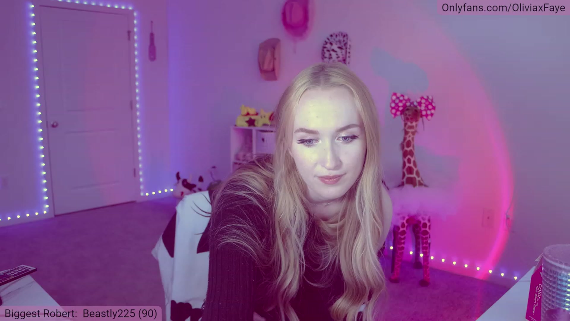 Gallery image thumbnail from OliviaxFaye's myfreecams stream on, 02/16/2023, 24:58 image 2 of 20