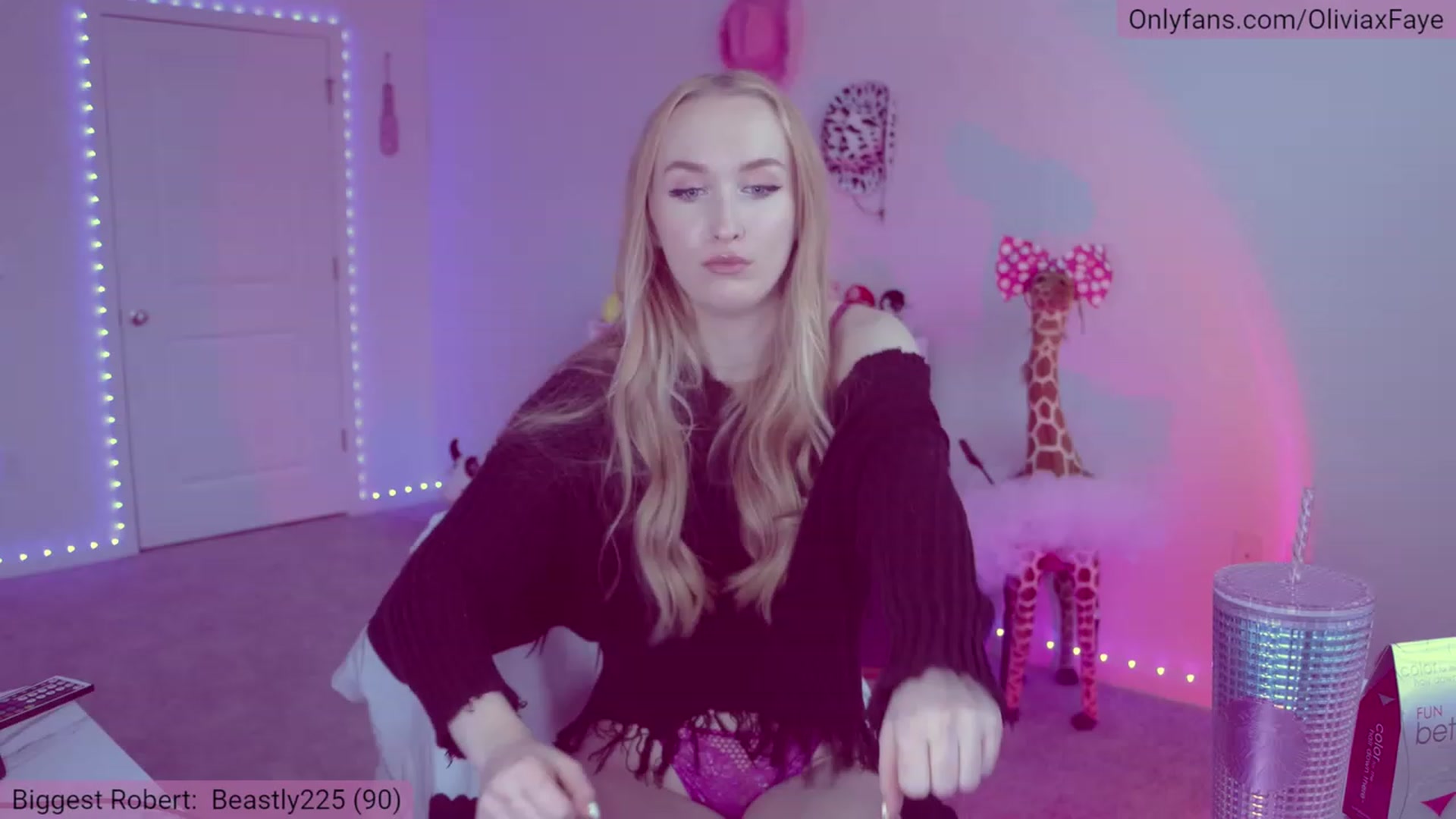 Gallery image thumbnail from OliviaxFaye's myfreecams stream on, 02/16/2023, 24:58 image 1 of 20