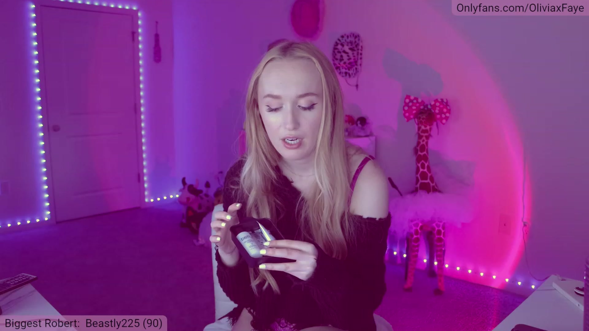 Gallery image thumbnail from OliviaxFaye's myfreecams stream on, 02/16/2023, 24:58 image 13 of 20