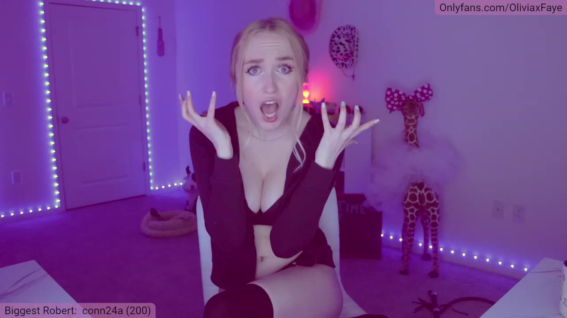 Gallery image thumbnail from OliviaxFaye's myfreecams stream on, 02/18/2023, 24:01 image 18 of 20