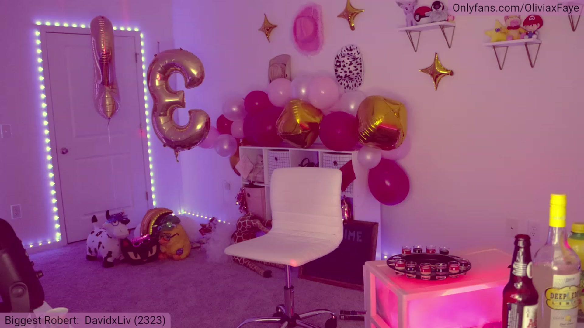 Gallery image thumbnail from OliviaxFaye's myfreecams stream on, 02/26/2023, 05:57 image 16 of 20