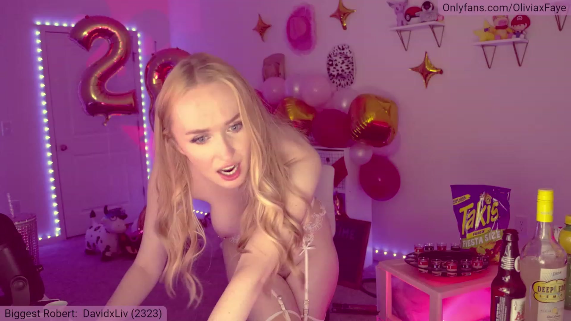 Gallery image thumbnail from OliviaxFaye's myfreecams stream on, 02/26/2023, 05:57 image 18 of 20