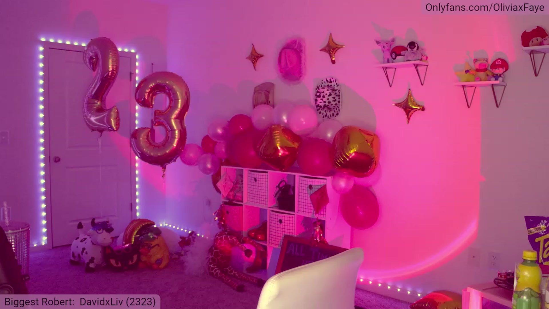 Gallery image thumbnail from OliviaxFaye's myfreecams stream on, 02/26/2023, 07:33 image 1 of 20