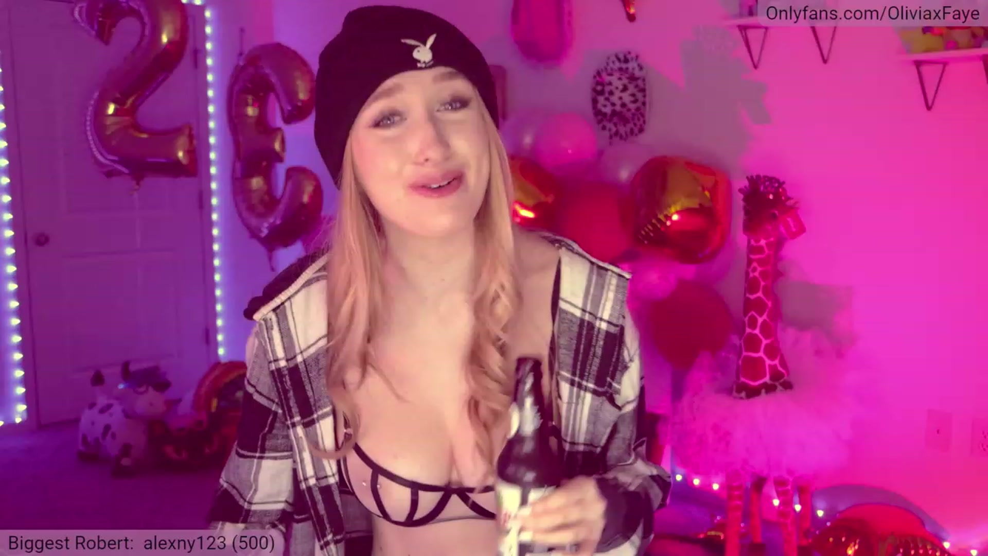 Gallery image thumbnail from OliviaxFaye's myfreecams stream on, 02/27/2023, 23:58 image 10 of 20
