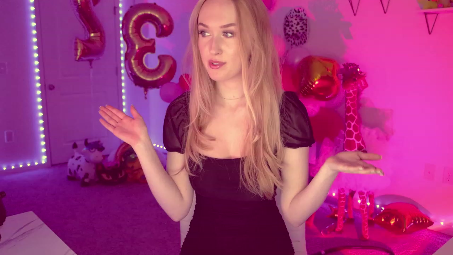 Gallery image thumbnail from OliviaxFaye's myfreecams stream on, 03/01/2023, 24:05 image 9 of 20