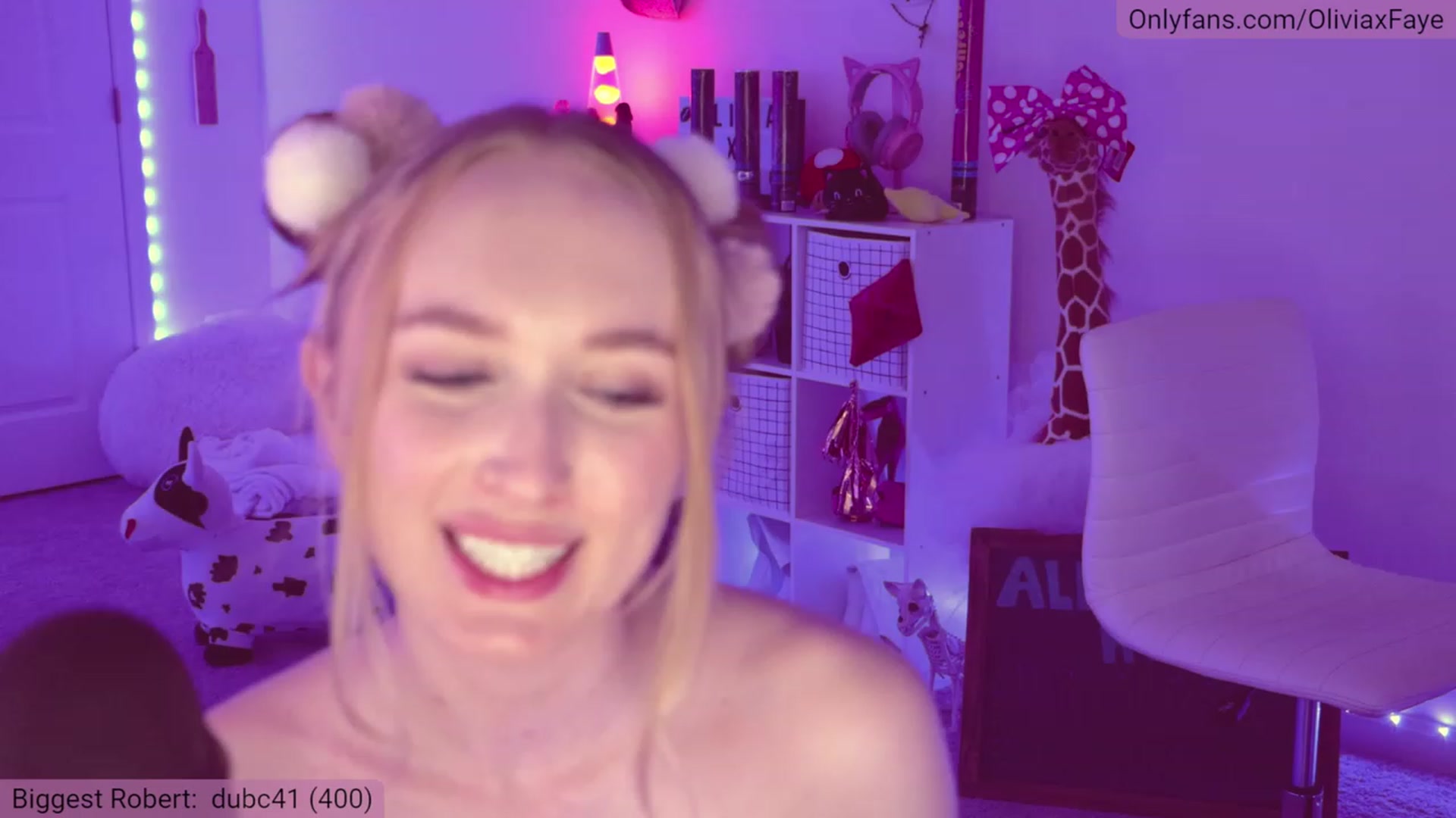 Gallery image thumbnail from OliviaxFaye's myfreecams stream on, 04/01/2023, 06:07 image 7 of 20