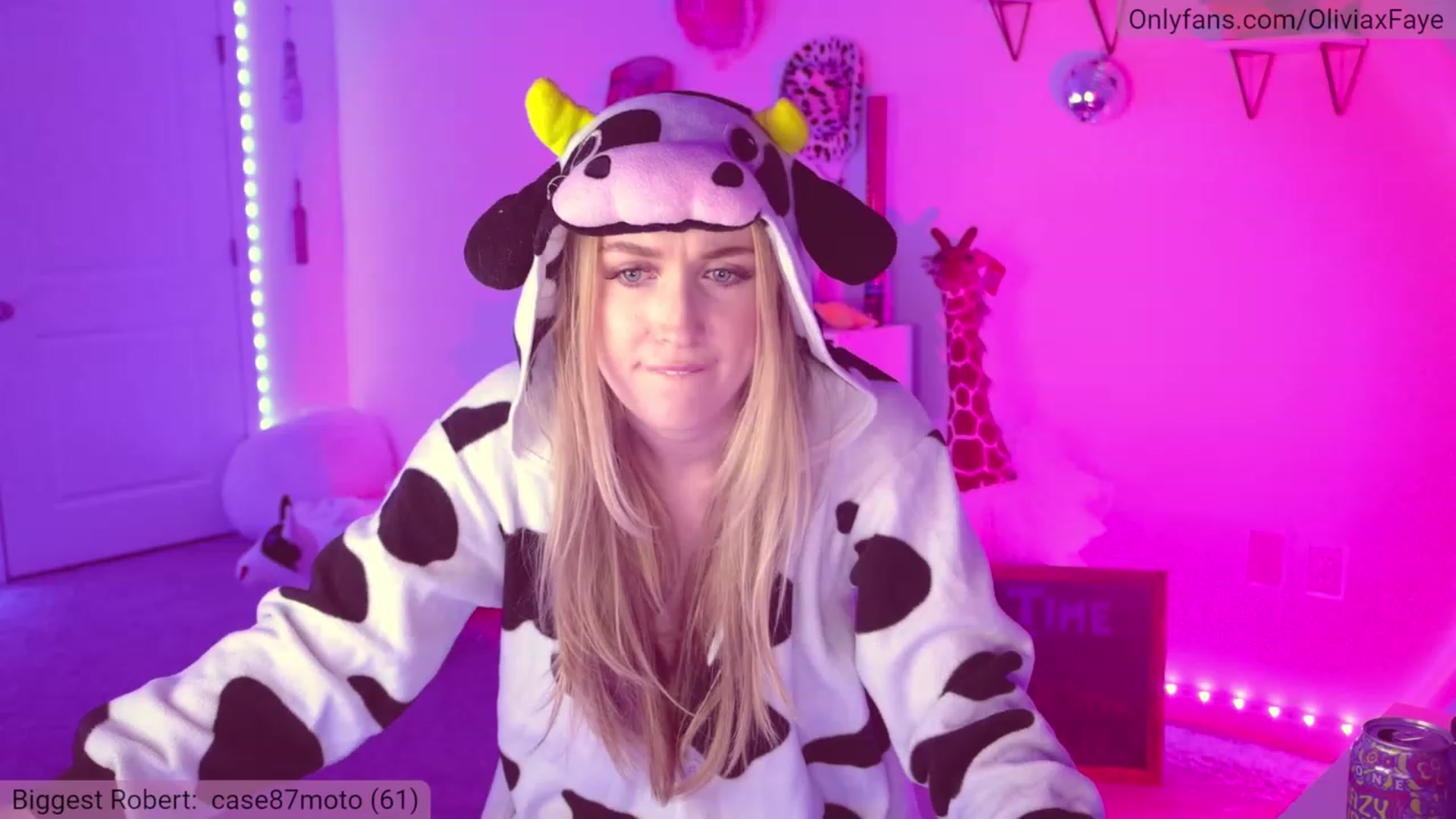 Gallery image thumbnail from OliviaxFaye's myfreecams stream on, 04/02/2023, 04:49 image 7 of 20
