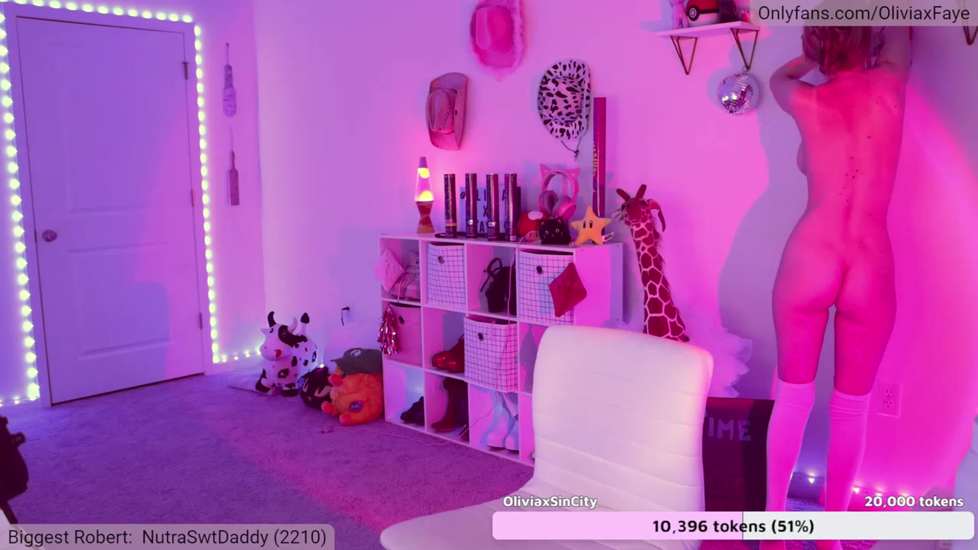 Gallery image thumbnail from OliviaxFaye's myfreecams stream on, 04/23/2023, 05:33 image 9 of 20