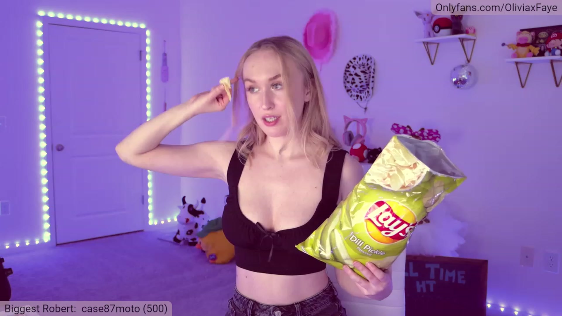 Gallery image thumbnail from OliviaxFaye's myfreecams stream on, 04/27/2023, 24:00 image 17 of 20