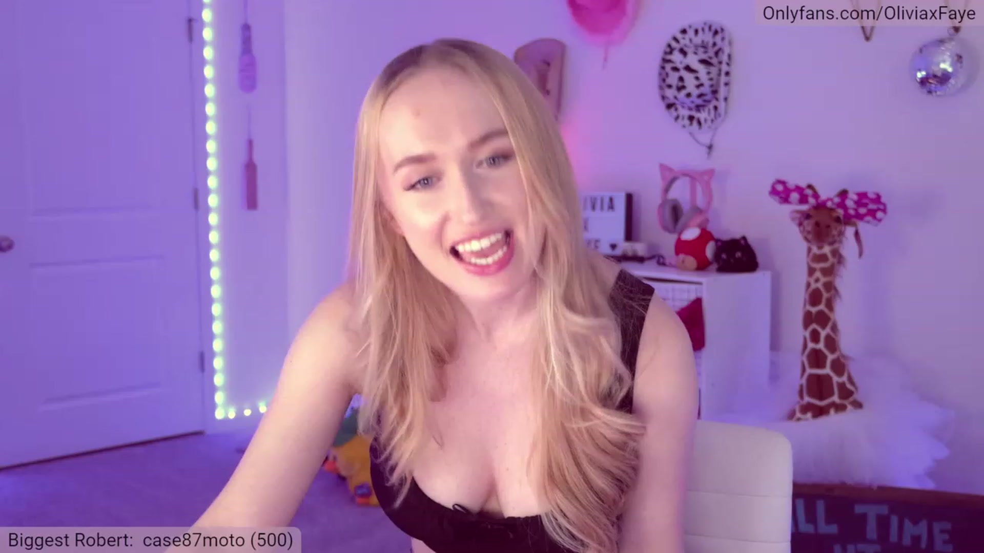 Gallery image thumbnail from OliviaxFaye's myfreecams stream on, 04/27/2023, 24:00 image 12 of 20