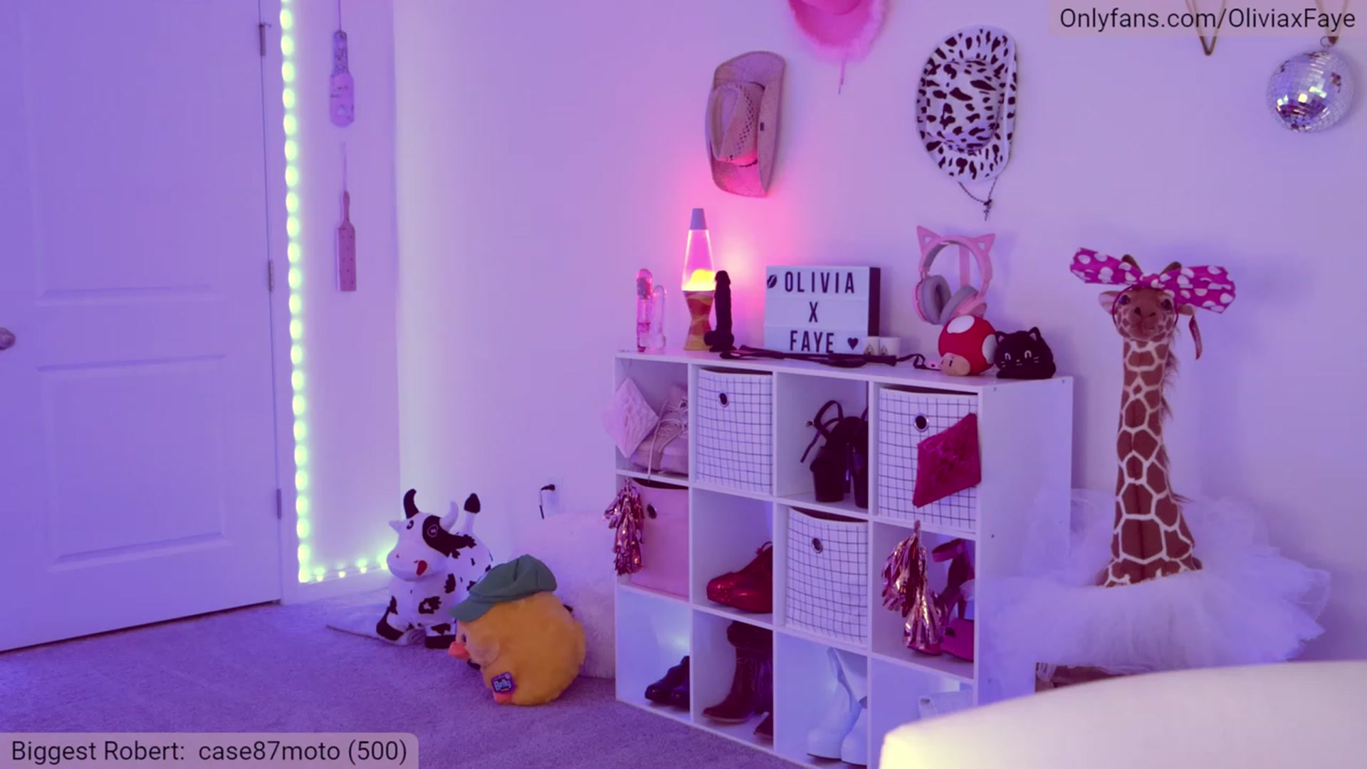 Gallery image thumbnail from OliviaxFaye's myfreecams stream on, 04/27/2023, 24:00 image 14 of 20