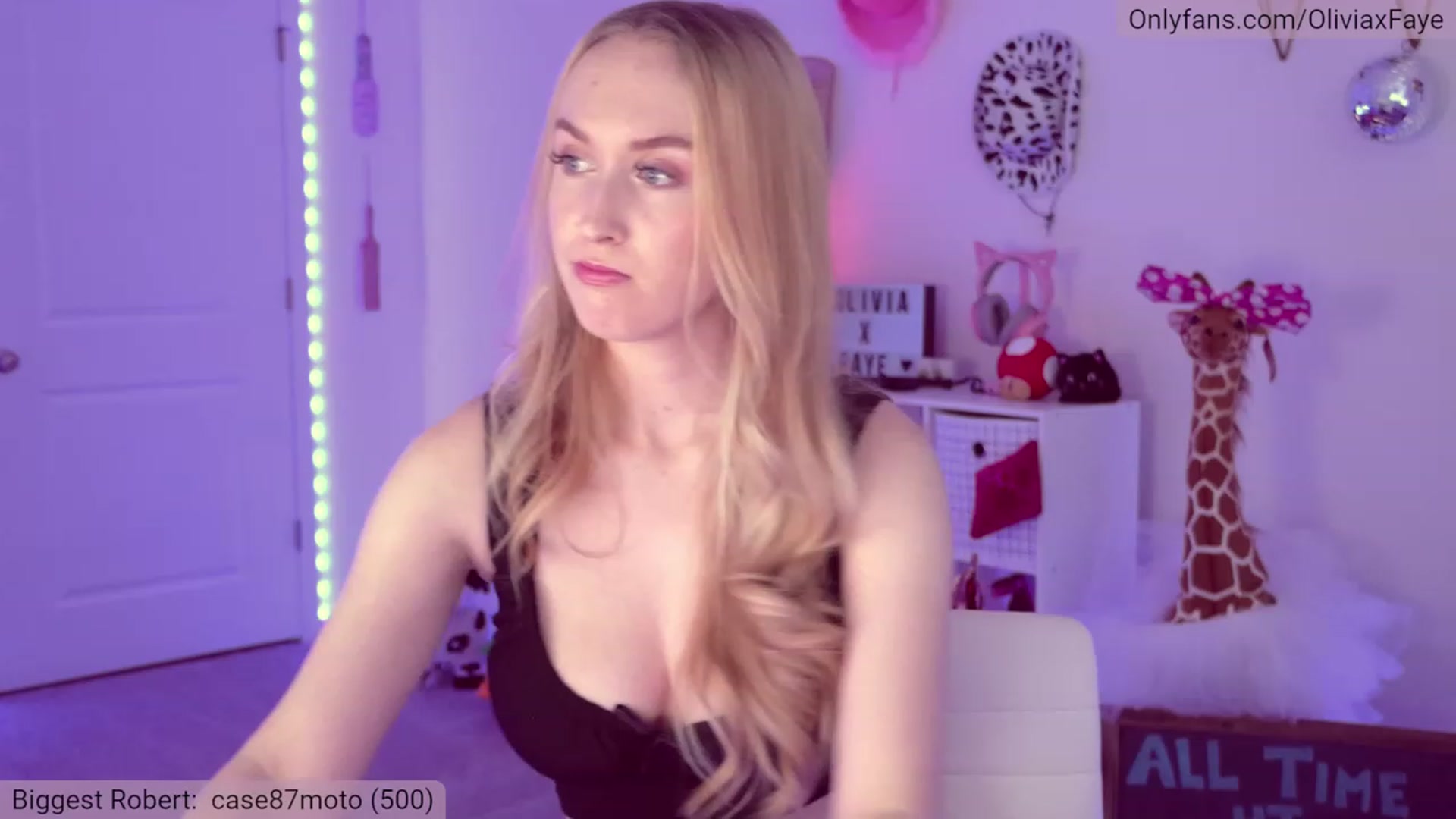Gallery image thumbnail from OliviaxFaye's myfreecams stream on, 04/27/2023, 24:00 image 11 of 20