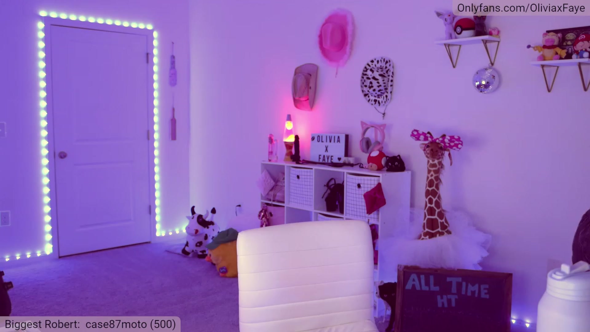 Gallery image thumbnail from OliviaxFaye's myfreecams stream on, 04/27/2023, 24:59 image 9 of 20