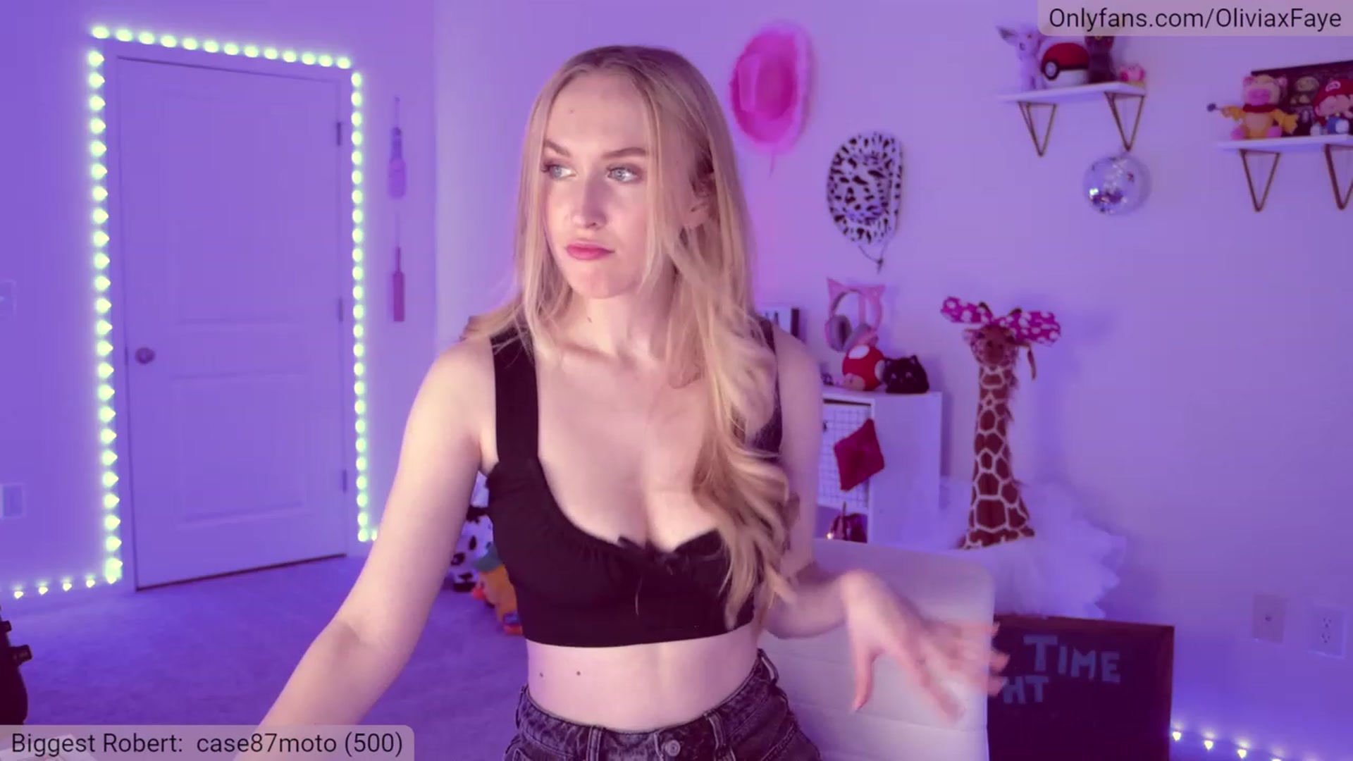 Gallery image thumbnail from OliviaxFaye's myfreecams stream on, 04/27/2023, 24:59 image 5 of 20