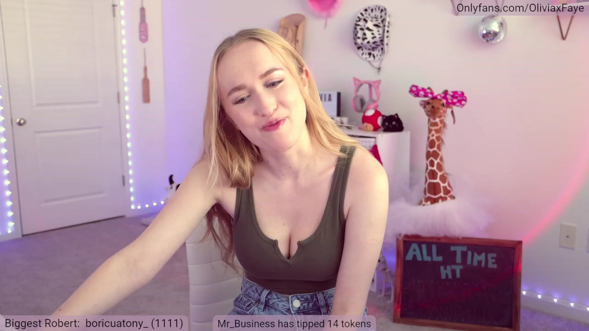 Gallery image thumbnail from OliviaxFaye's myfreecams stream on, 04/29/2023, 24:00 image 1 of 20