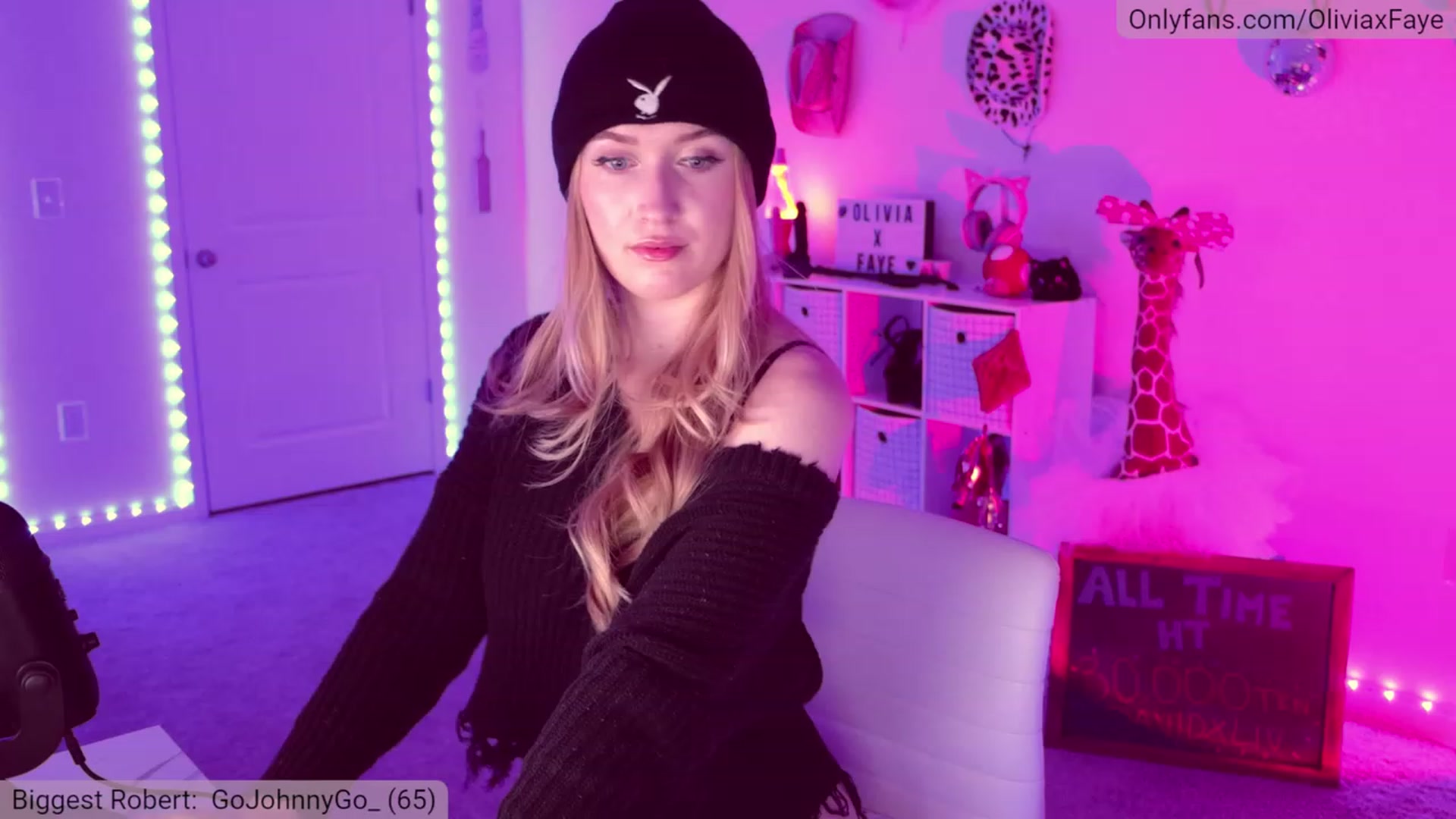 Gallery image thumbnail from OliviaxFaye's myfreecams stream on, 05/04/2023, 01:44 image 2 of 20
