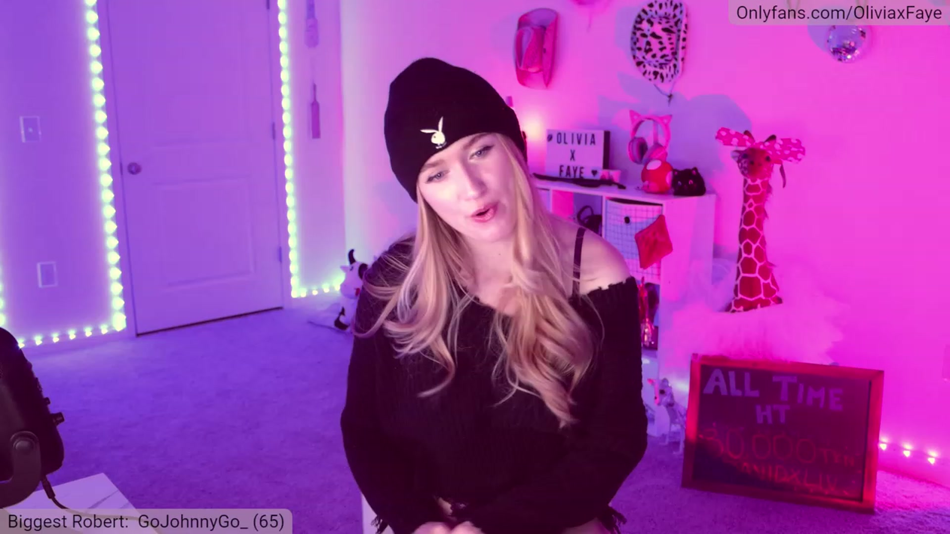Gallery image thumbnail from OliviaxFaye's myfreecams stream on, 05/04/2023, 01:44 image 1 of 20