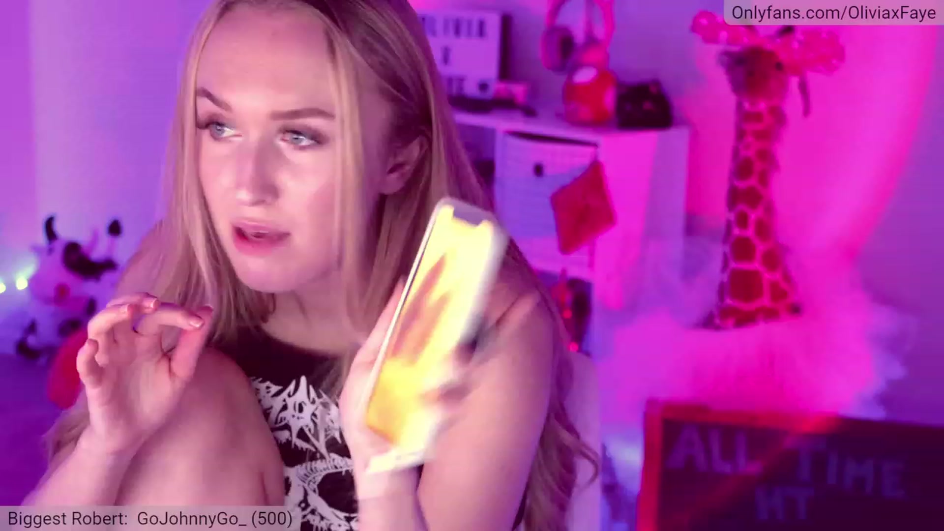 Gallery image thumbnail from OliviaxFaye's myfreecams stream on, 05/06/2023, 02:27 image 14 of 20