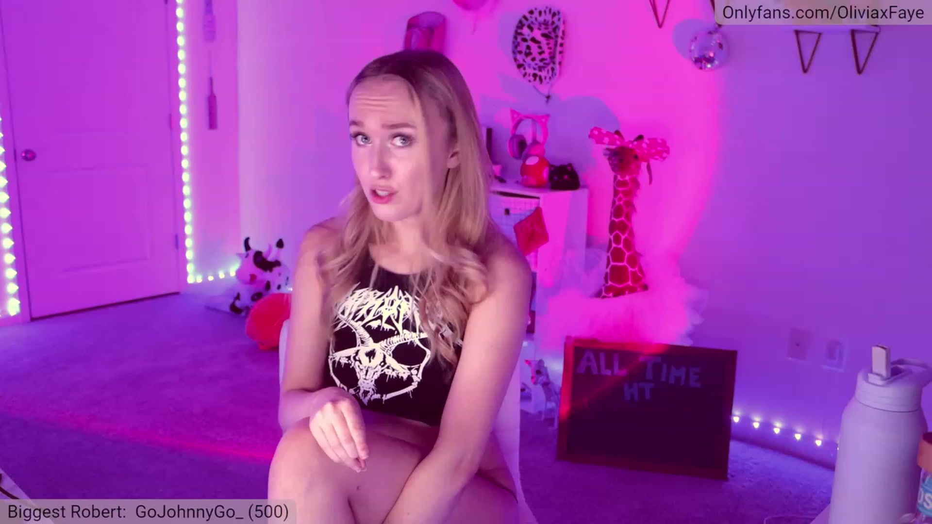 Gallery image thumbnail from OliviaxFaye's myfreecams stream on, 05/06/2023, 02:27 image 7 of 20
