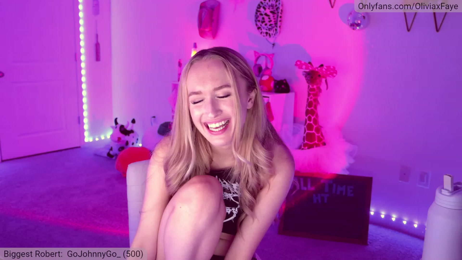 Gallery image thumbnail from OliviaxFaye's myfreecams stream on, 05/06/2023, 02:27 image 18 of 20