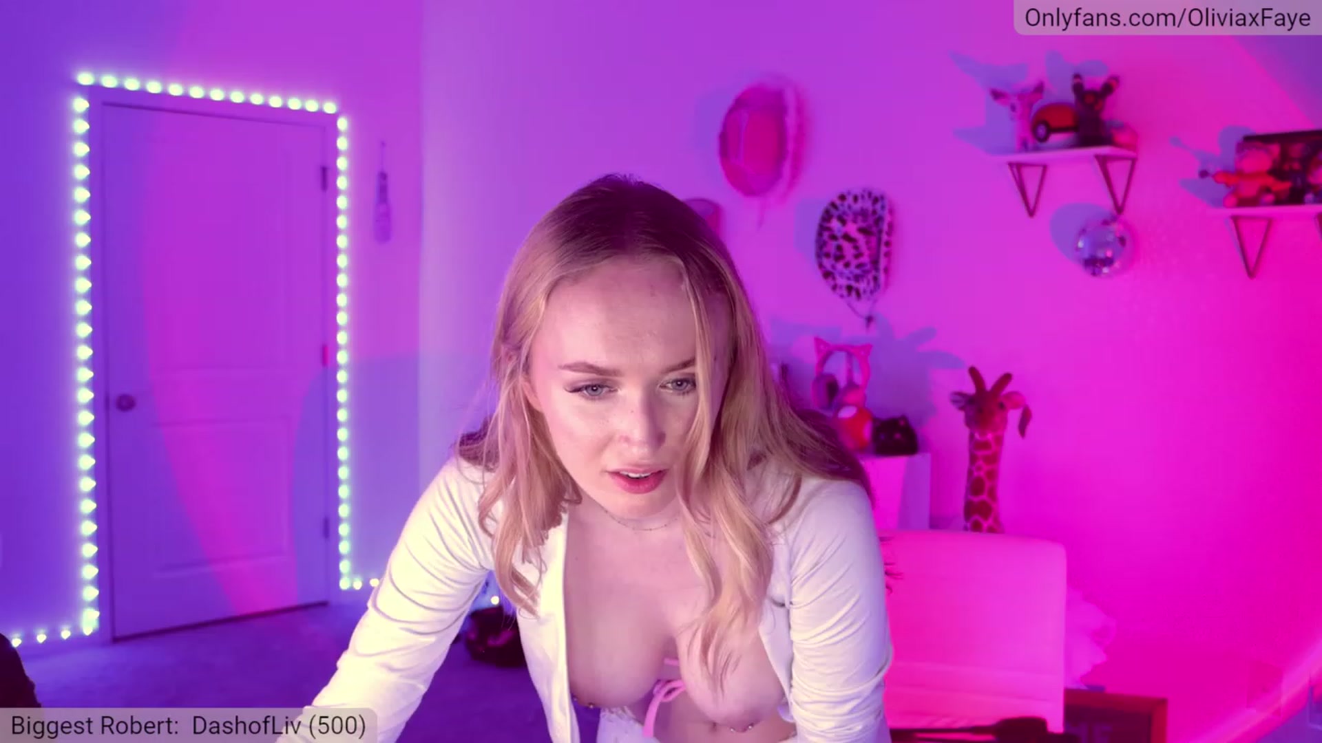 Gallery image thumbnail from OliviaxFaye's myfreecams stream on, 05/13/2023, 05:07 image 5 of 20