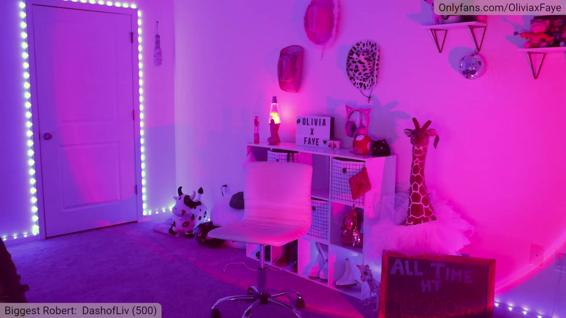 Gallery image thumbnail from OliviaxFaye's myfreecams stream on, 05/13/2023, 05:07 image 2 of 20