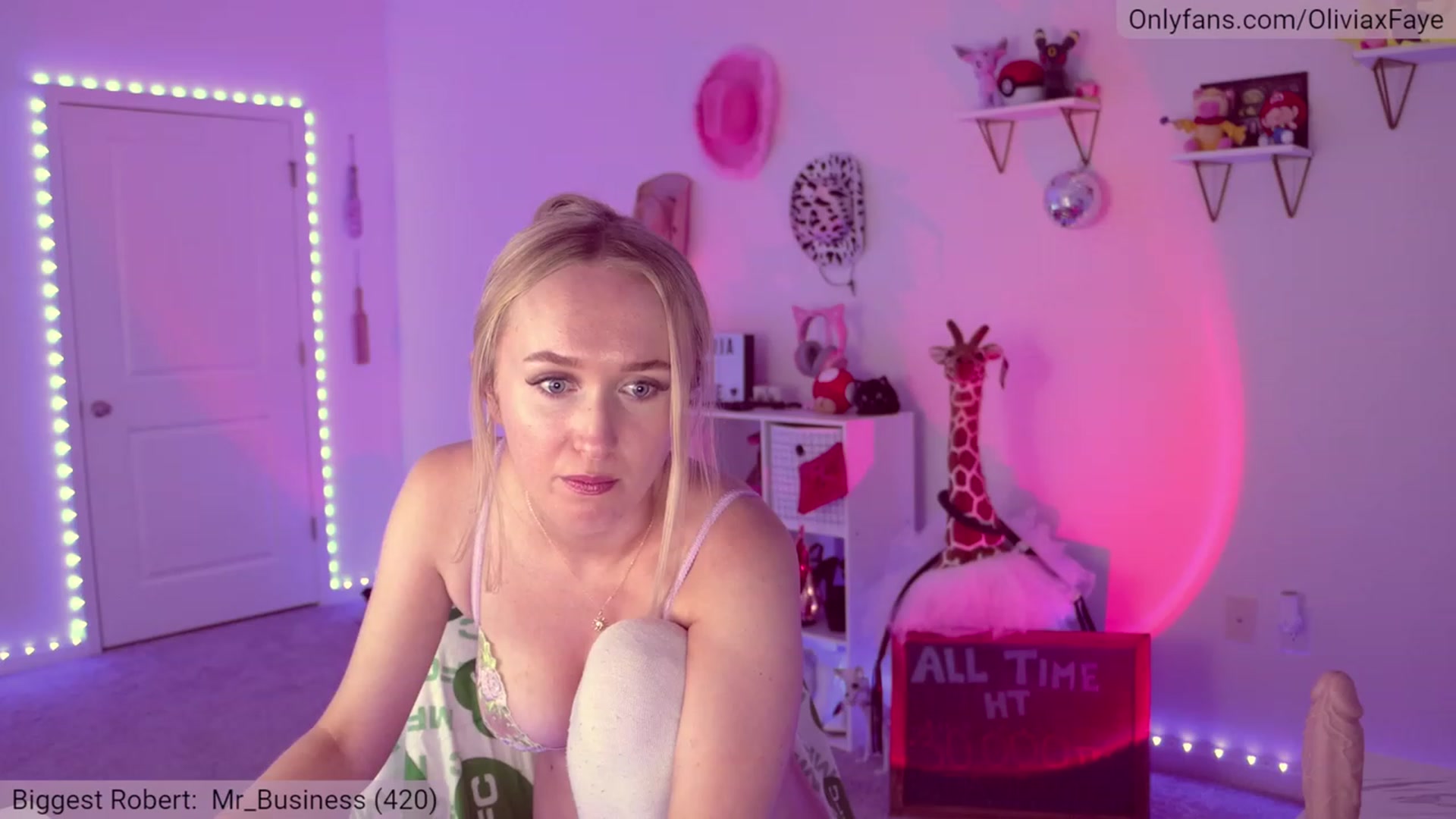 Gallery image thumbnail from OliviaxFaye's myfreecams stream on, 06/06/2023, 02:11 image 16 of 20