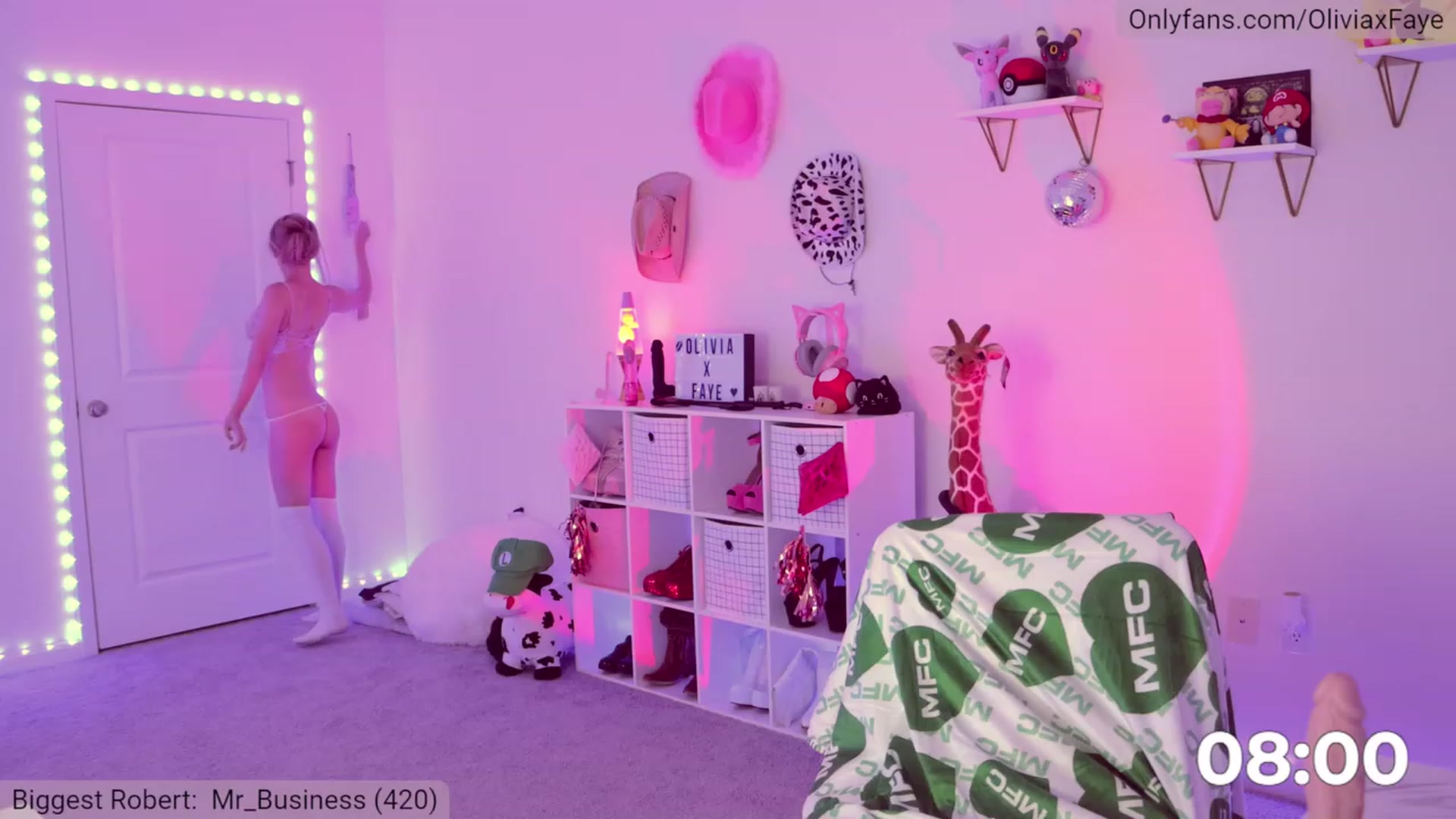 Gallery image thumbnail from OliviaxFaye's myfreecams stream on, 06/06/2023, 02:11 image 17 of 20