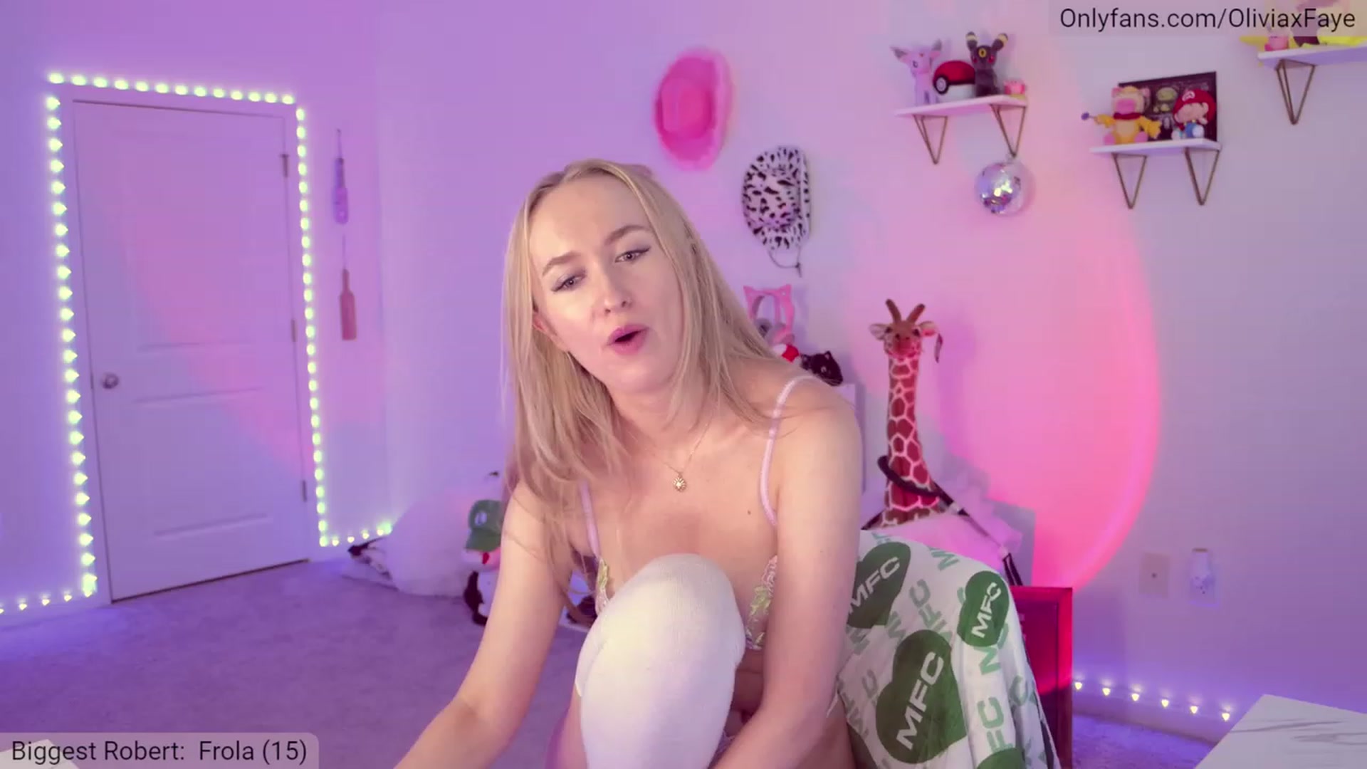Gallery image thumbnail from OliviaxFaye's myfreecams stream on, 06/06/2023, 02:11 image 2 of 20