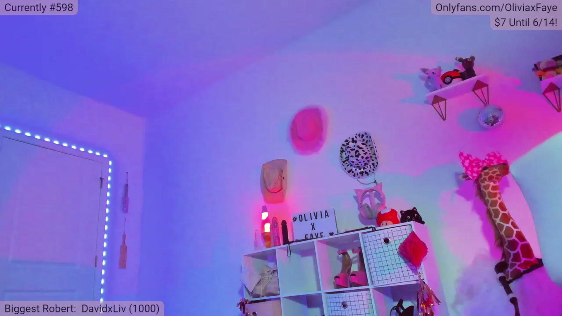 Gallery image thumbnail from OliviaxFaye's myfreecams stream on, 06/10/2023, 02:53 image 15 of 20
