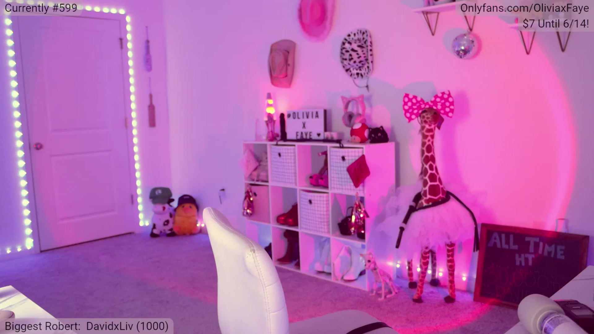 Gallery image thumbnail from OliviaxFaye's myfreecams stream on, 06/10/2023, 04:04 image 13 of 20