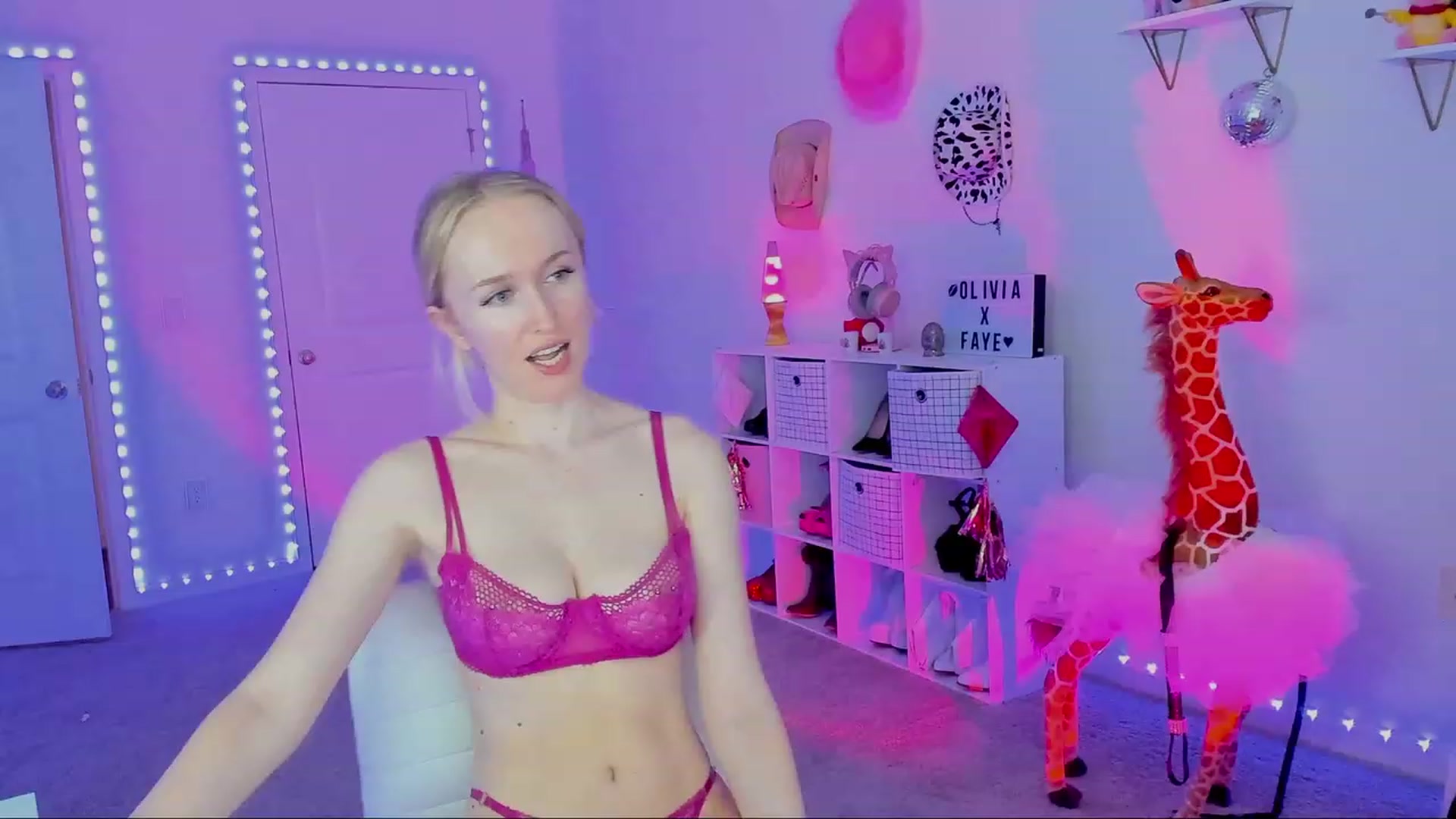 Gallery image thumbnail from OliviaxFaye's myfreecams stream on, 10/03/2023, 04:23 image 20 of 20
