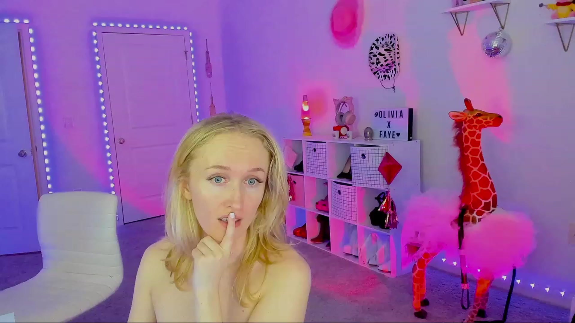 Gallery image thumbnail from OliviaxFaye's myfreecams stream on, 10/03/2023, 04:39 image 19 of 20