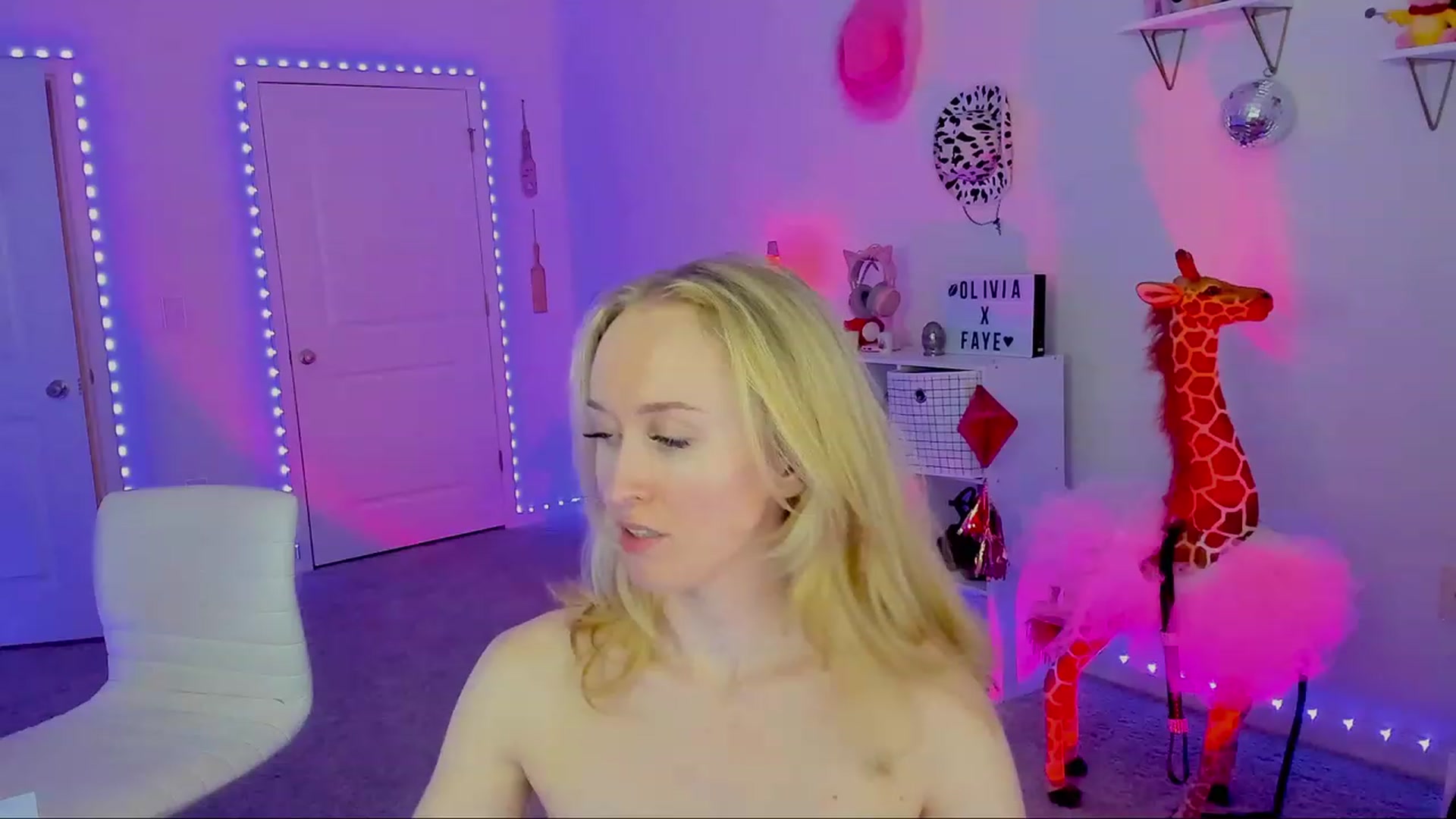 Gallery image thumbnail from OliviaxFaye's myfreecams stream on, 10/03/2023, 04:39 image 18 of 20