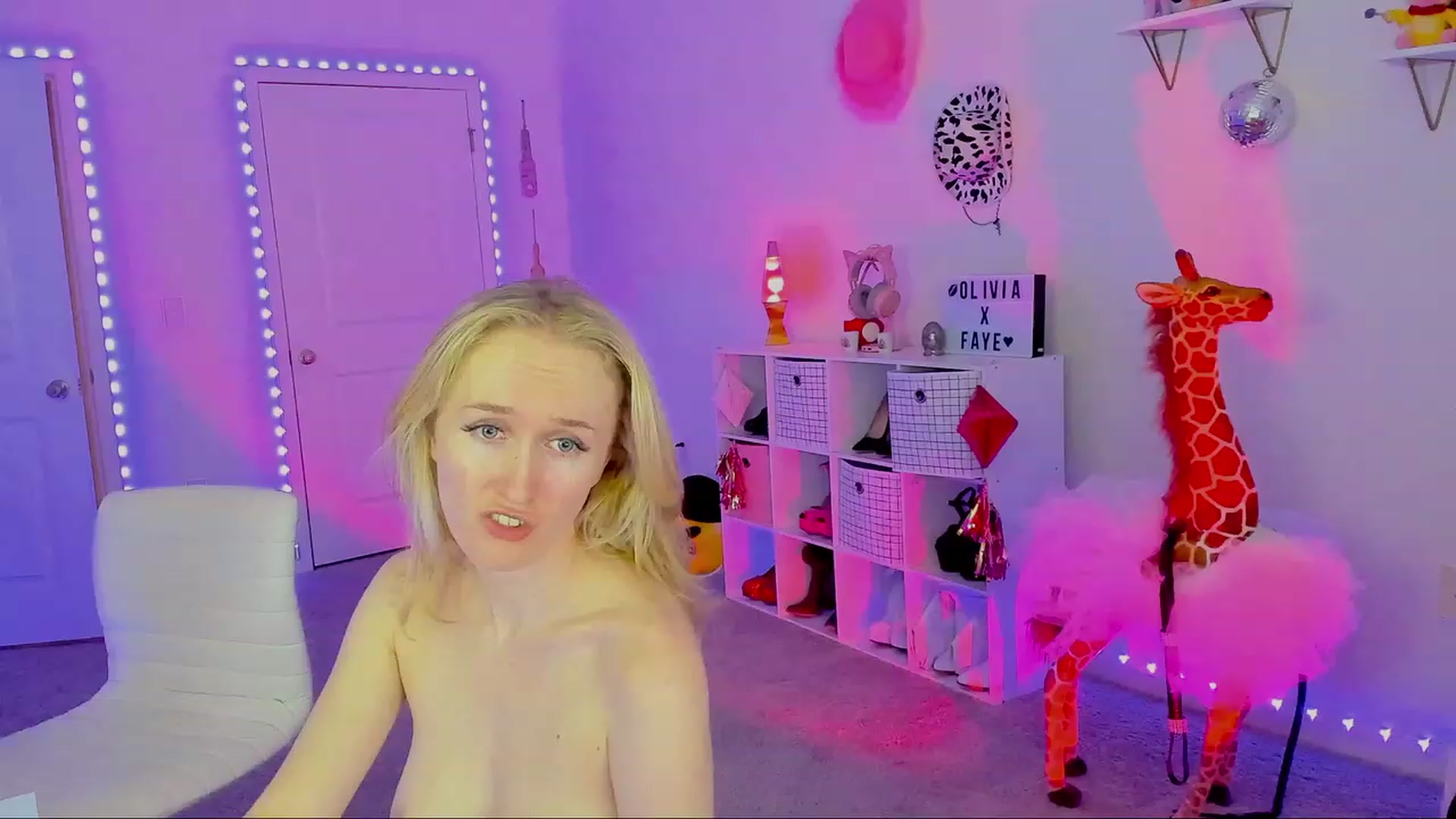 Gallery image thumbnail from OliviaxFaye's myfreecams stream on, 10/03/2023, 04:39 image 20 of 20