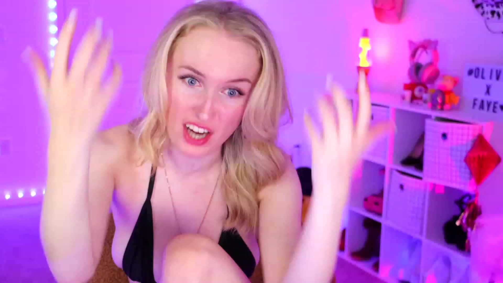 Gallery image thumbnail from OliviaxFaye's myfreecams stream on, 10/05/2023, 04:48 image 5 of 20