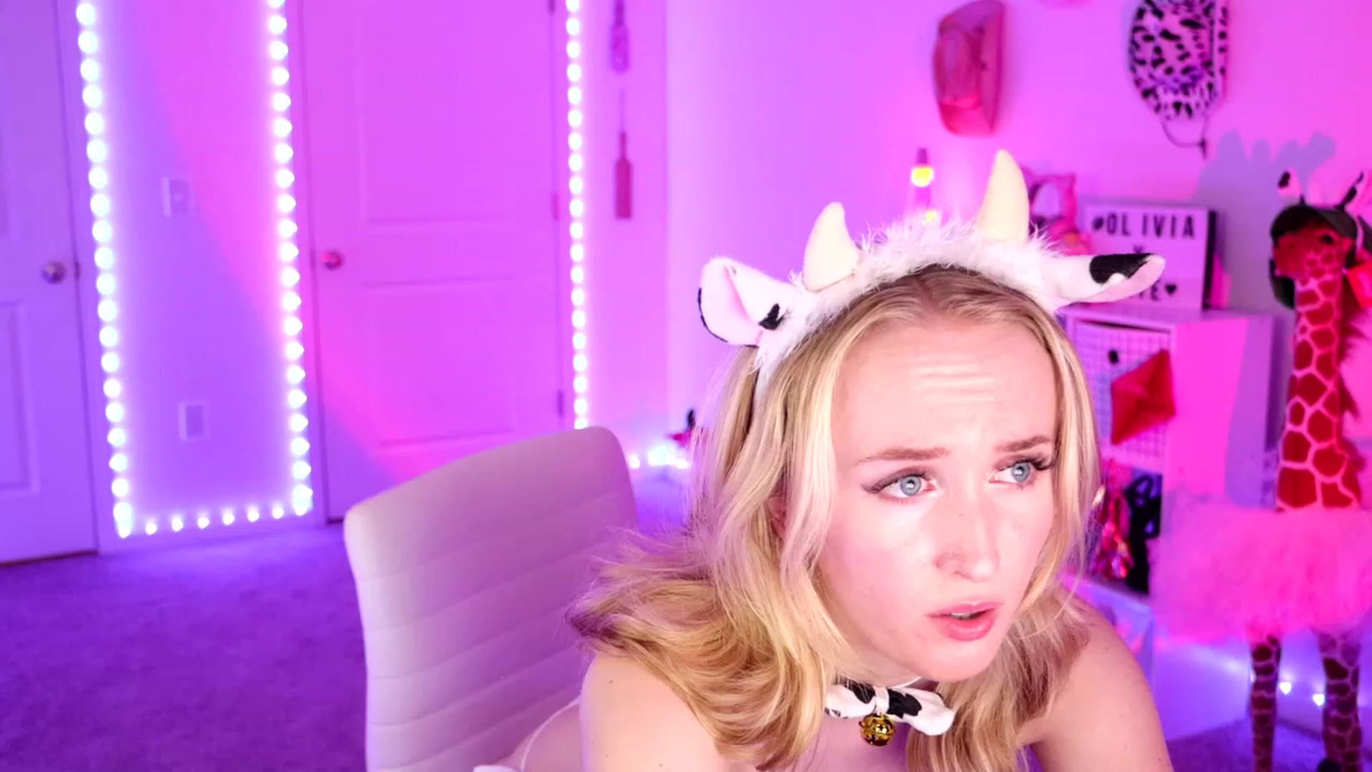 Gallery image thumbnail from OliviaxFaye's myfreecams stream on, 10/07/2023, 05:05 image 2 of 20